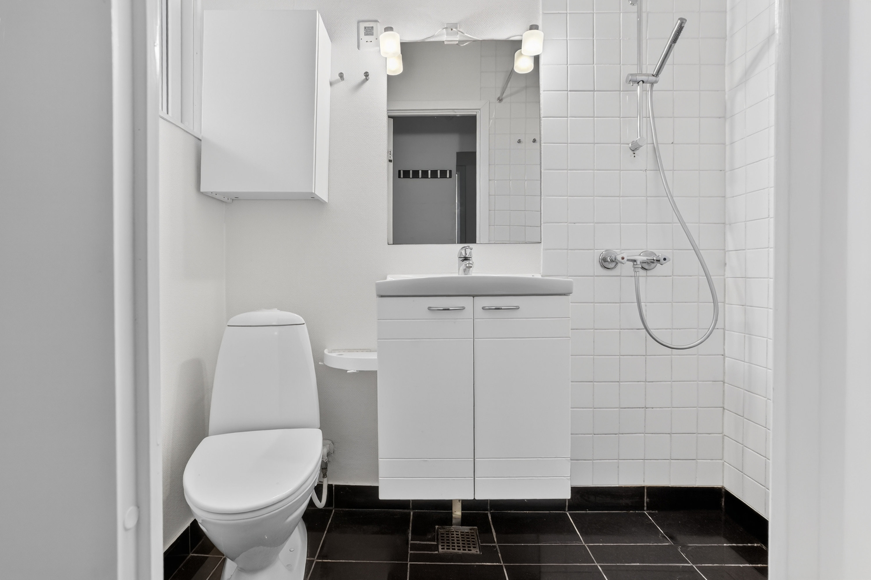 Fremhævet bad billede i fuldskærmstilstand. Billede af Højagerparken 5, st.., 2750 Ballerup