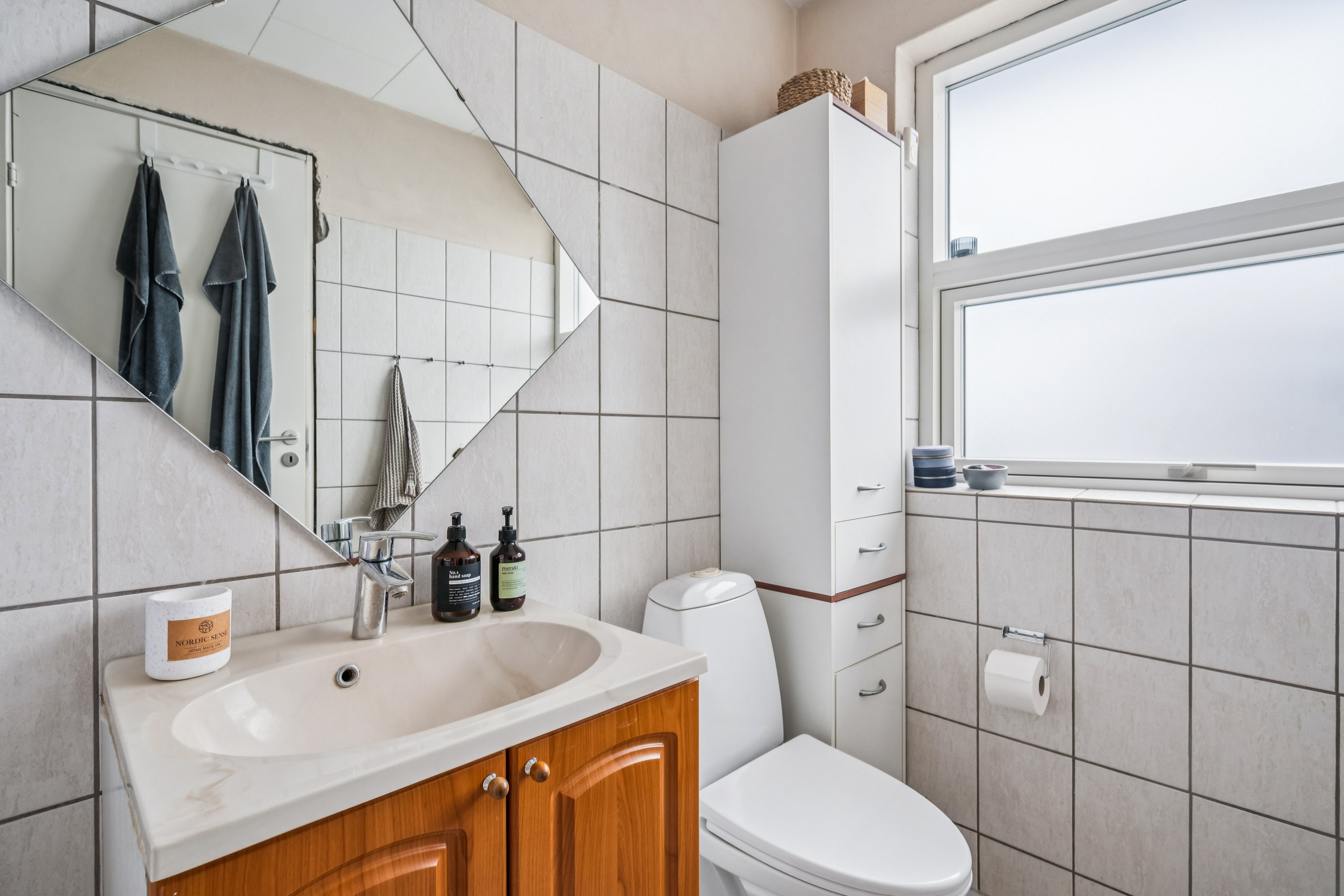 Fremhævet badeværelse billede i fuldskærmstilstand. Billede af Tinningvej 15, Foldby, 8382 Hinnerup