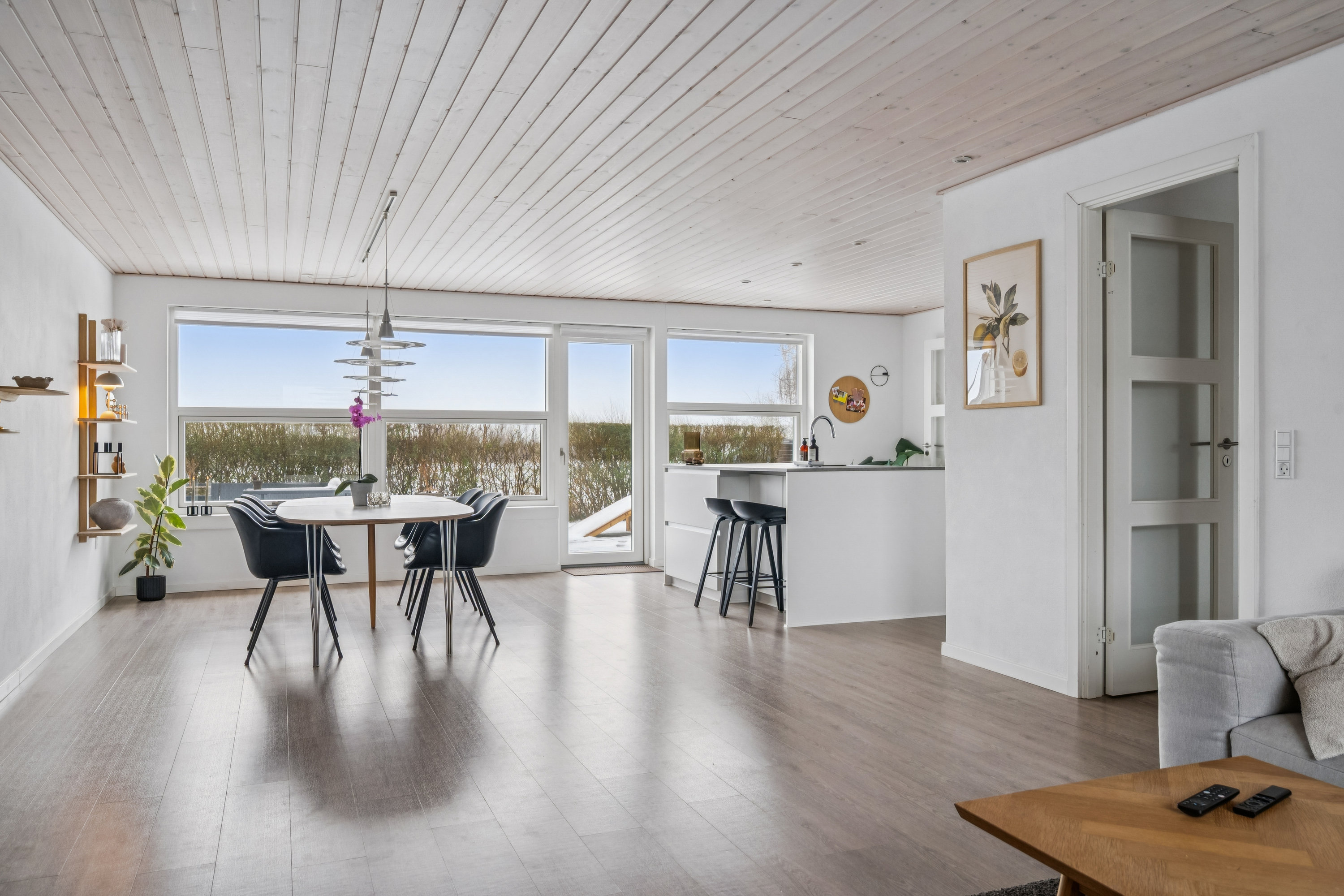 Fremhævet køkken billede i fuldskærmstilstand. Billede af Tinningvej 15, Foldby, 8382 Hinnerup