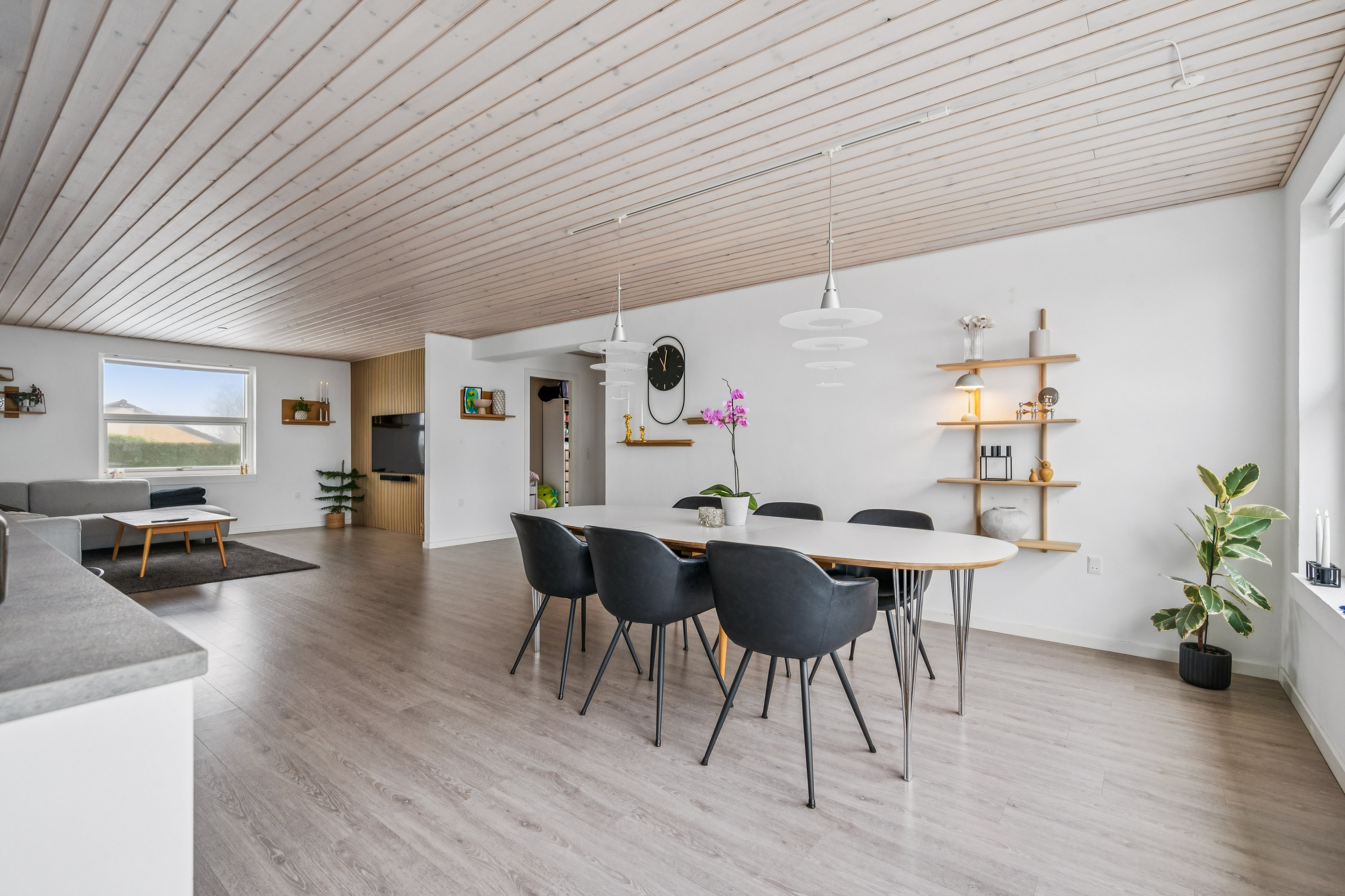 Fremhævet spisestue billede i fuldskærmstilstand. Billede af Tinningvej 15, Foldby, 8382 Hinnerup