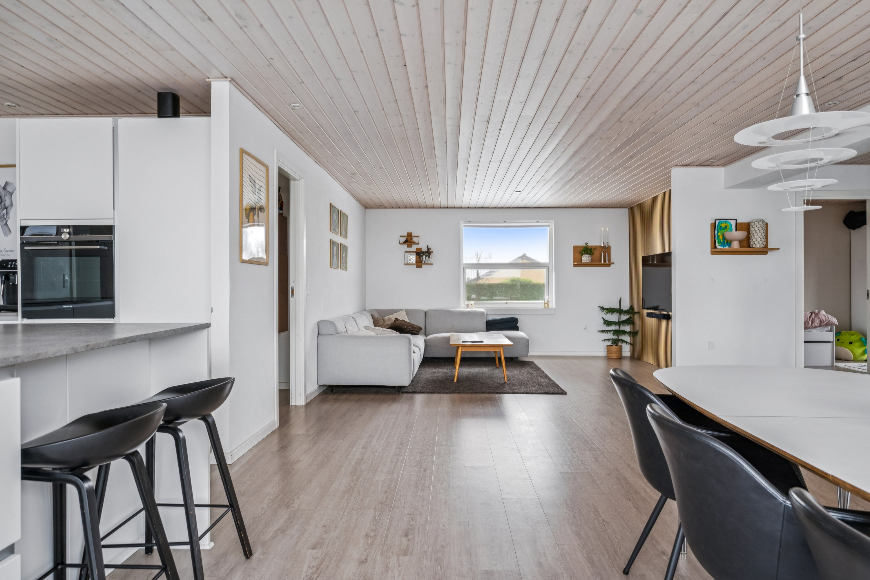 Fremhævet alrum billede i fuldskærmstilstand. Billede af Tinningvej 15, Foldby, 8382 Hinnerup