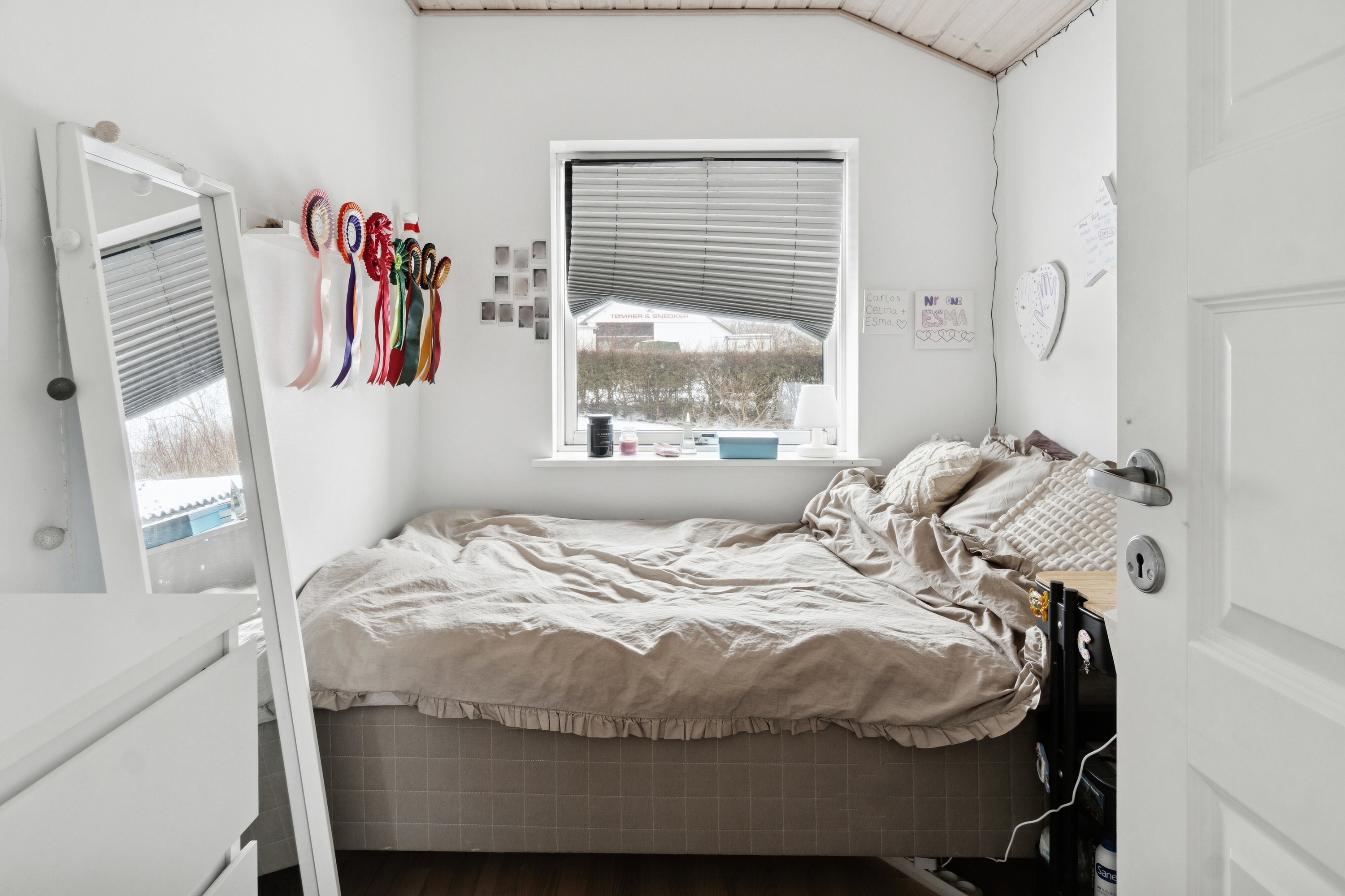 Fremhævet soveværelse billede i fuldskærmstilstand. Billede af Lindevej 15, 4560 Vig