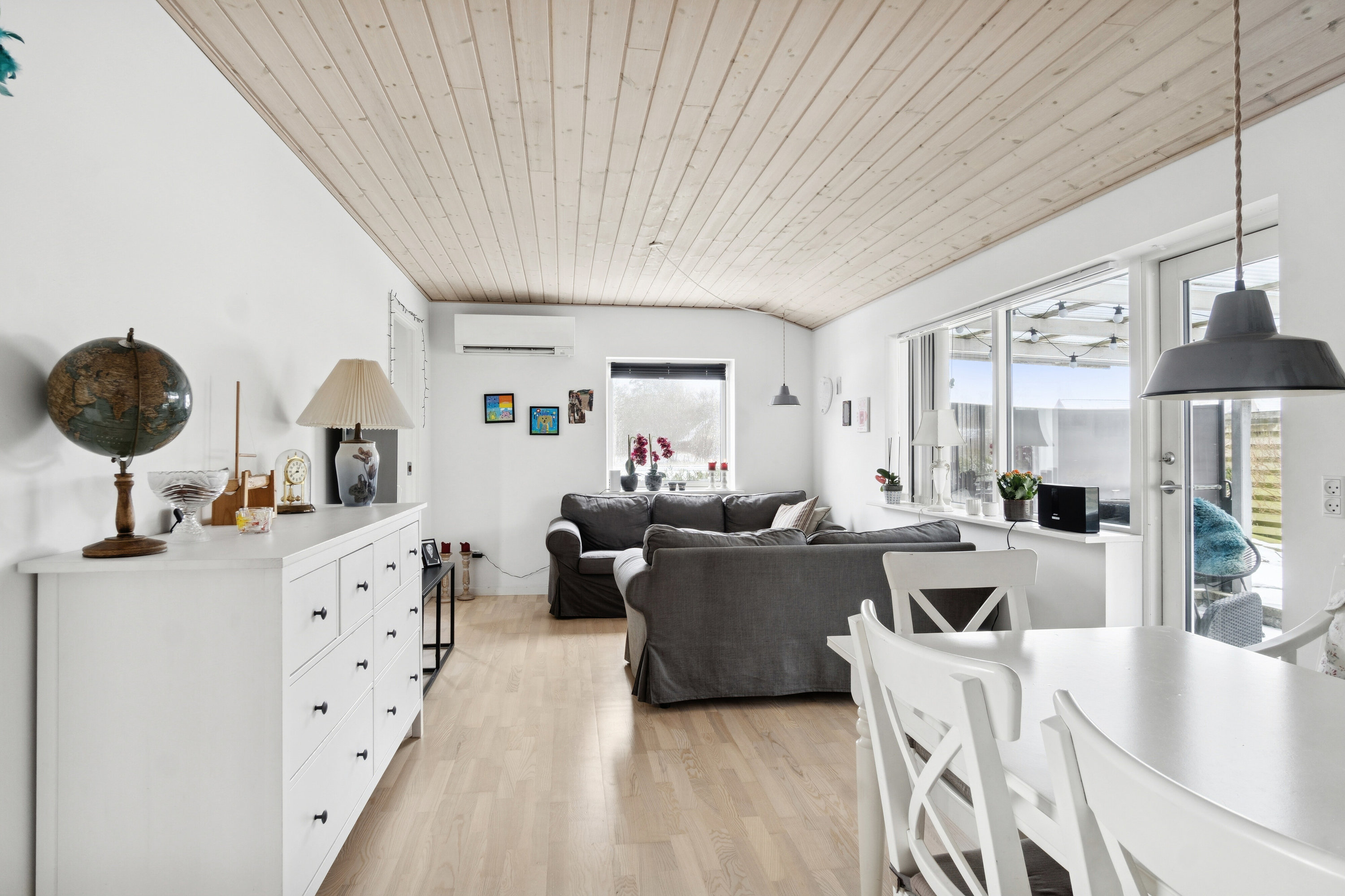 Fremhævet stue billede i fuldskærmstilstand. Billede af Lindevej 15, 4560 Vig