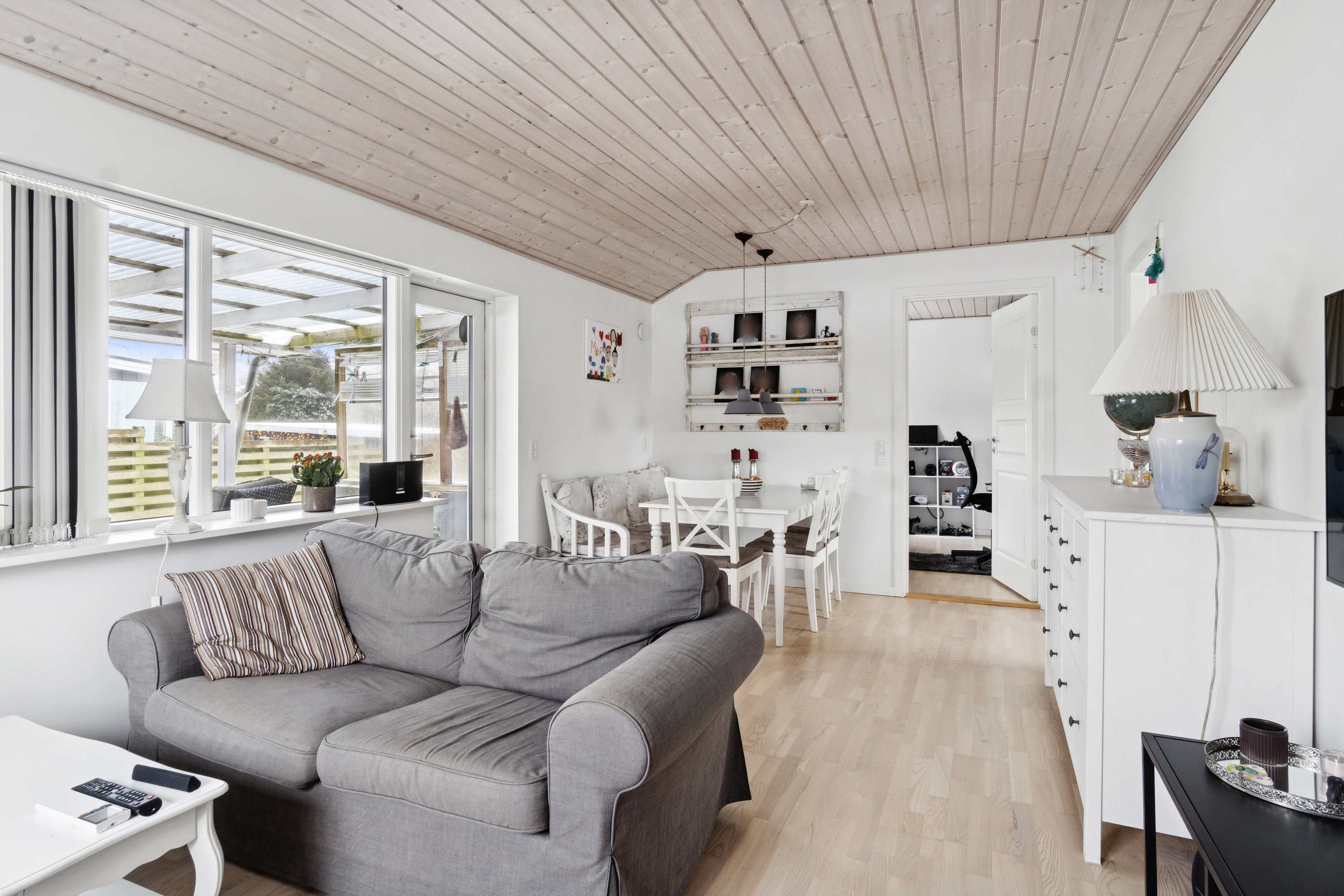 Fremhævet stue billede i fuldskærmstilstand. Billede af Lindevej 15, 4560 Vig