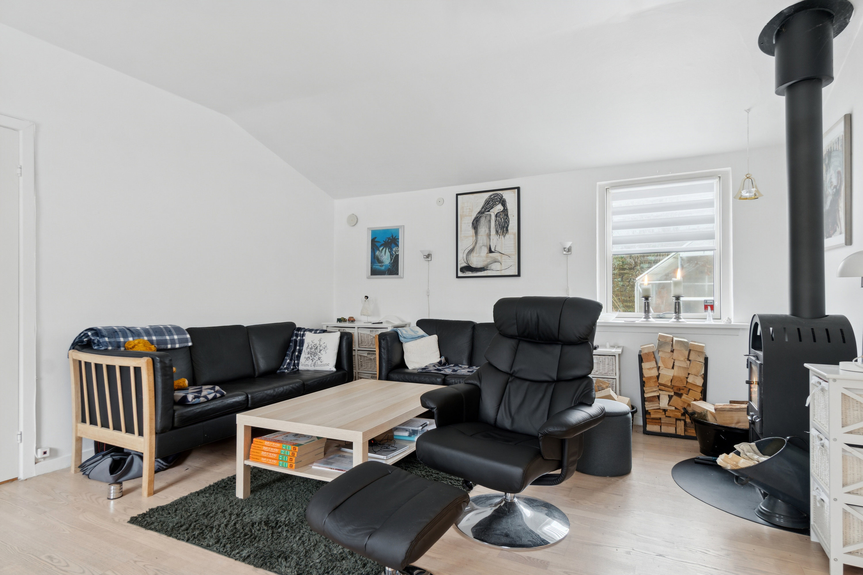 Fremhævet stue billede i fuldskærmstilstand. Billede af Bernstorffsvej 107, 8260 Viby J