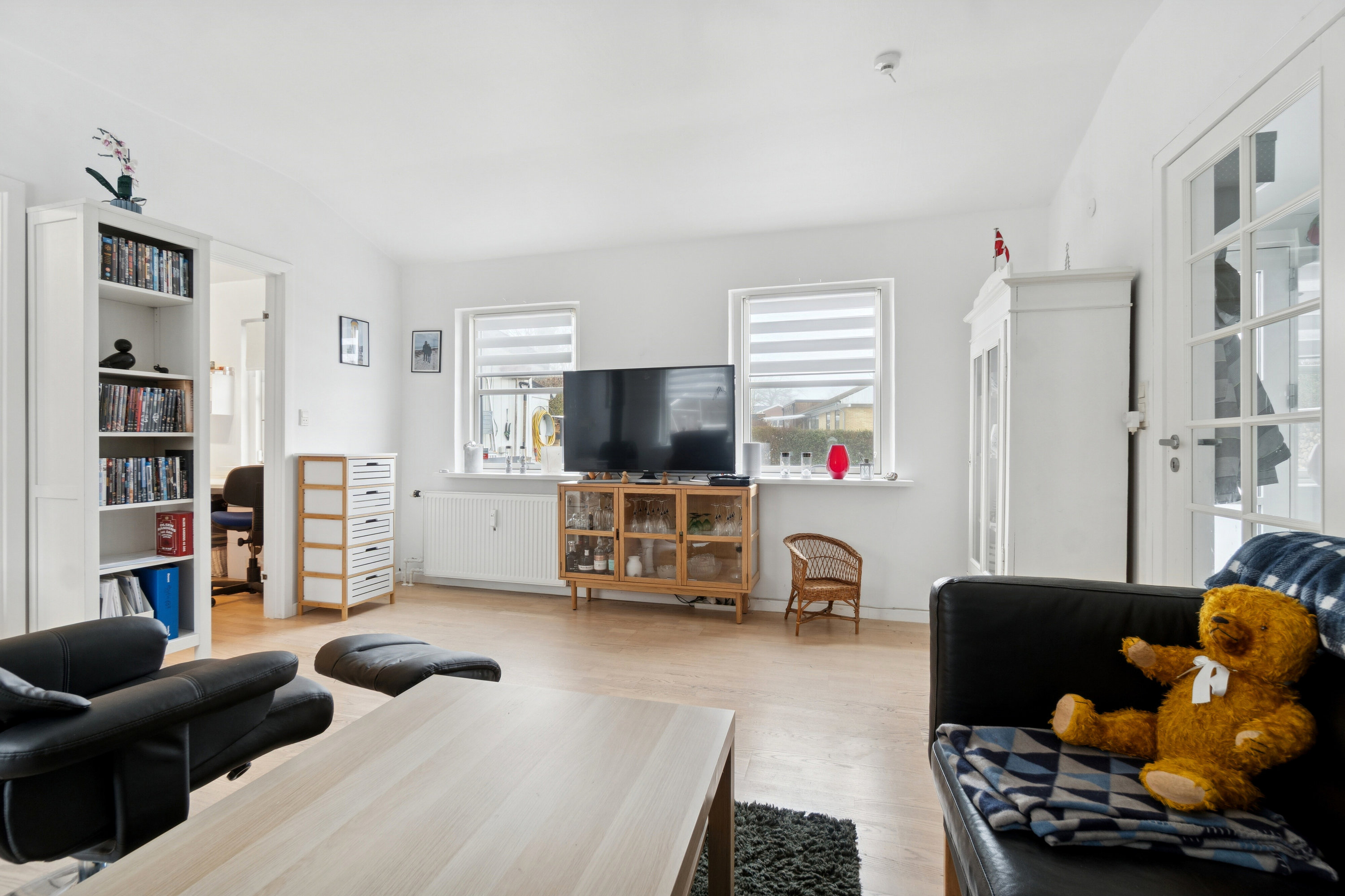 Fremhævet stue billede i fuldskærmstilstand. Billede af Bernstorffsvej 107, 8260 Viby J