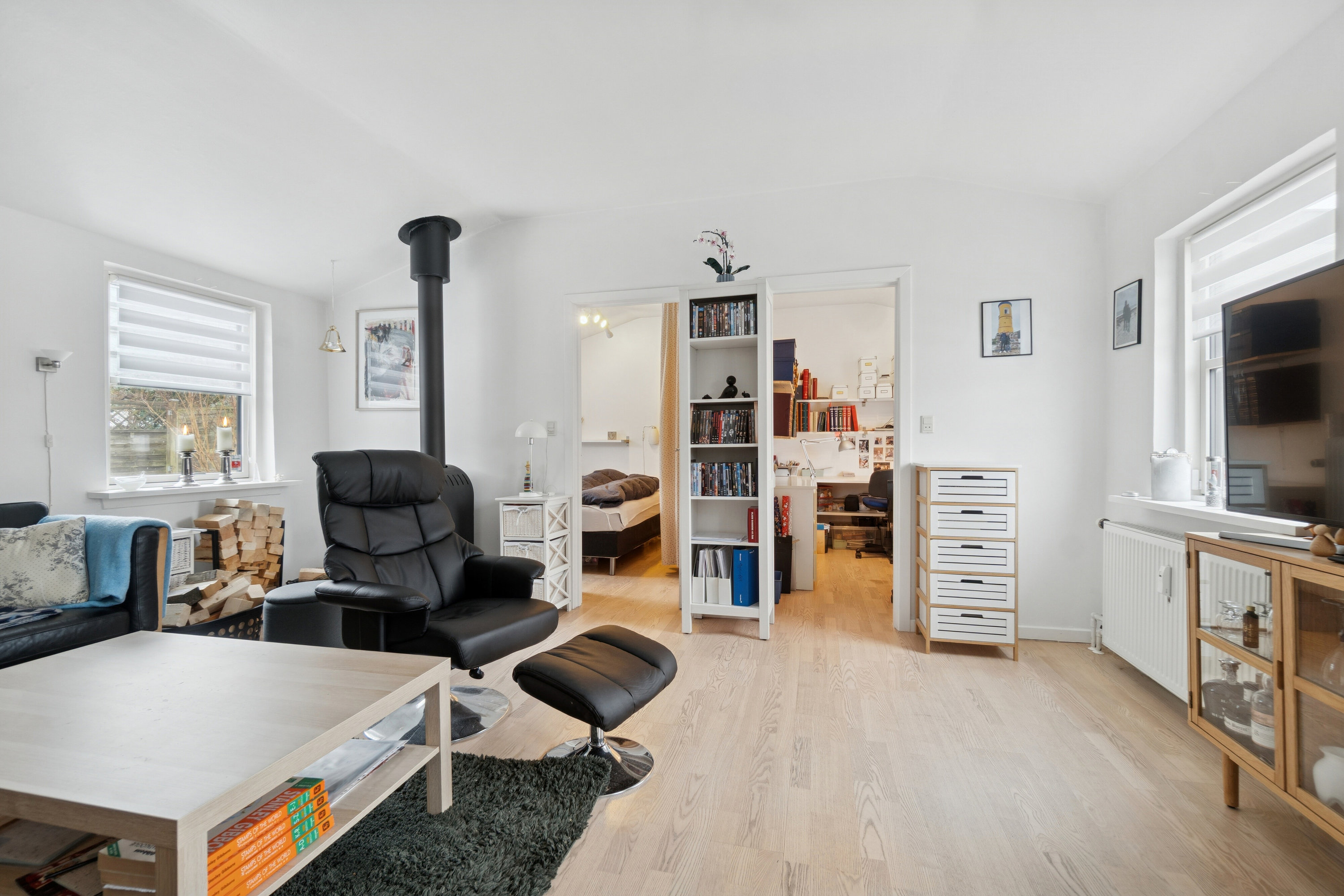 Fremhævet stue billede i fuldskærmstilstand. Billede af Bernstorffsvej 107, 8260 Viby J