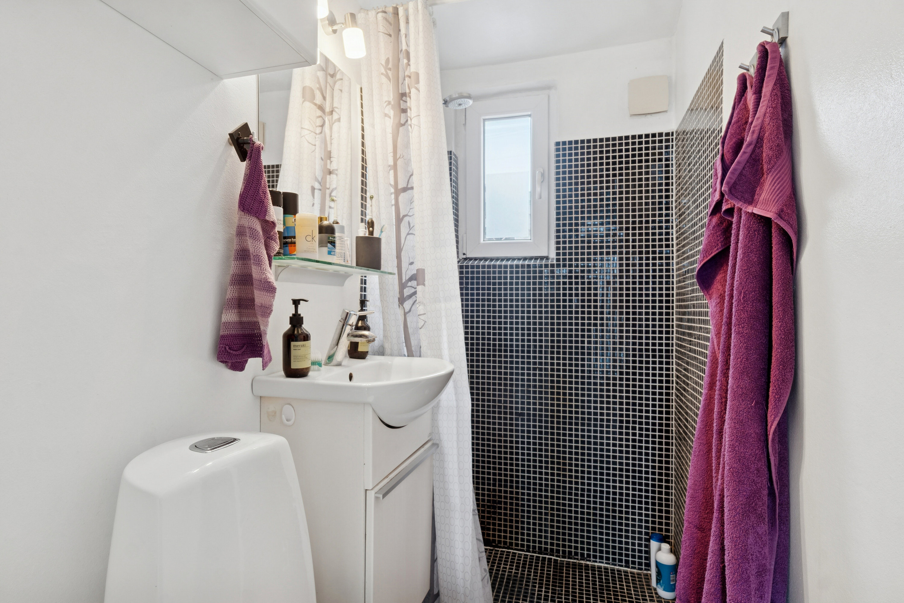 Fremhævet badeværelse billede i fuldskærmstilstand. Billede af Bernstorffsvej 107, 8260 Viby J