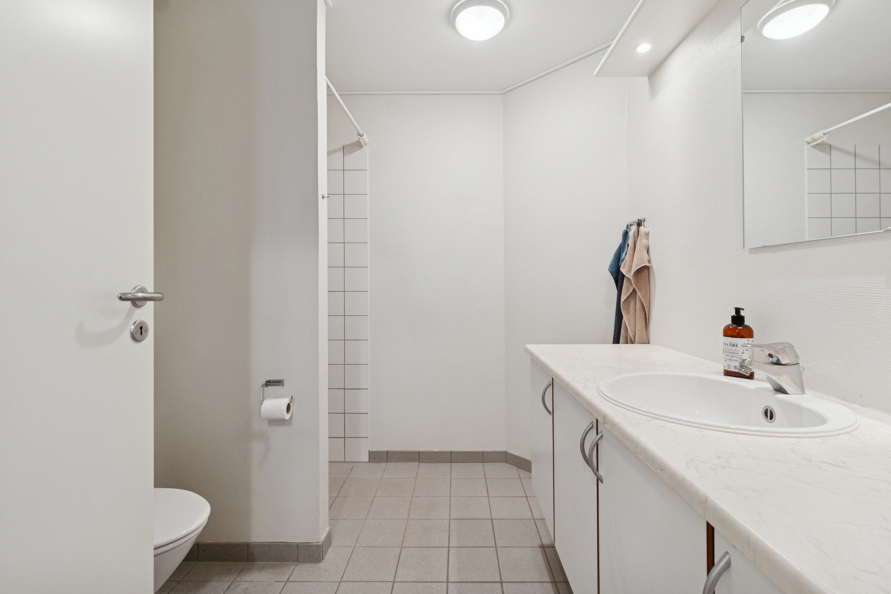 Fremhævet badeværelse billede i fuldskærmstilstand. Billede af Strøget 33, 1. c., 7430 Ikast