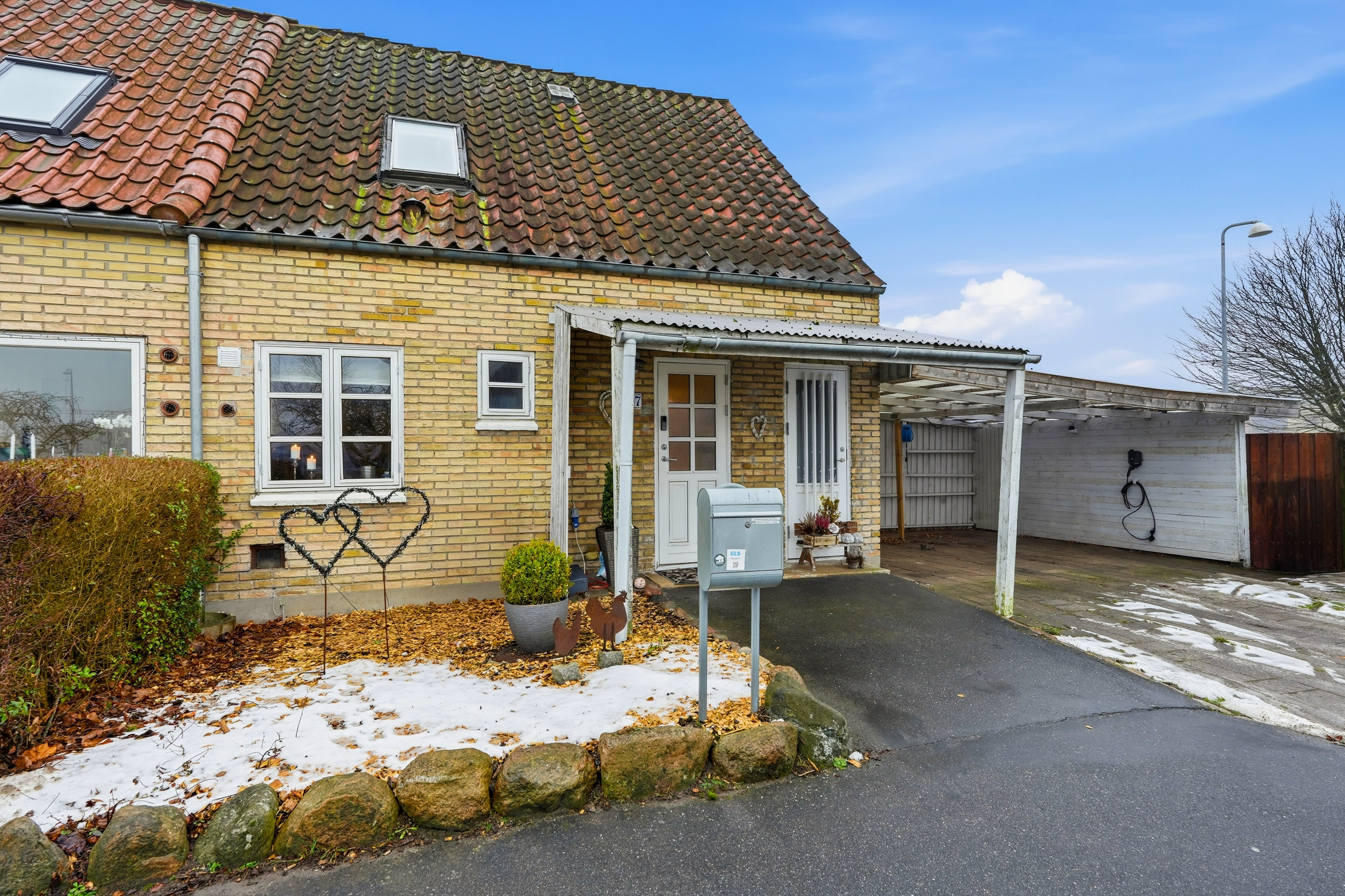 Fremhævet facade billede i fuldskærmstilstand. Billede af Njalsvej 7, Højstrup, 5210 Odense NV