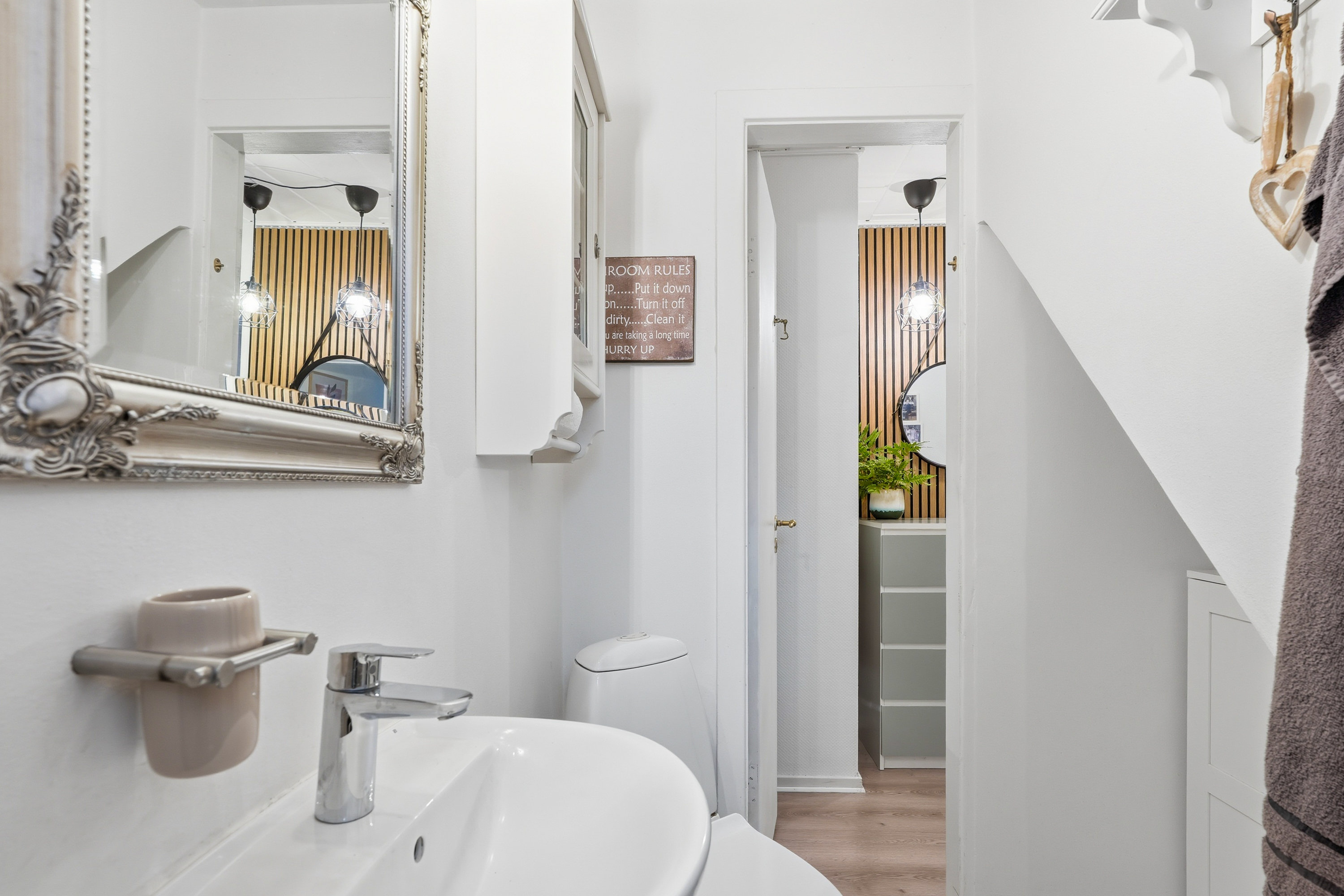 Fremhævet badeværelse billede i fuldskærmstilstand. Billede af Njalsvej 7, Højstrup, 5210 Odense NV