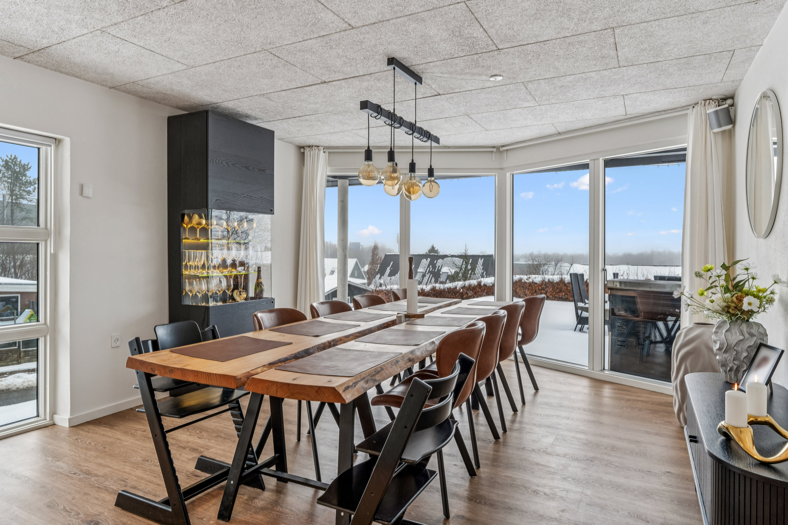 Miniaturebillede 1: stue. Billede af Urbakken 9, Gug, 9210 Aalborg SØ