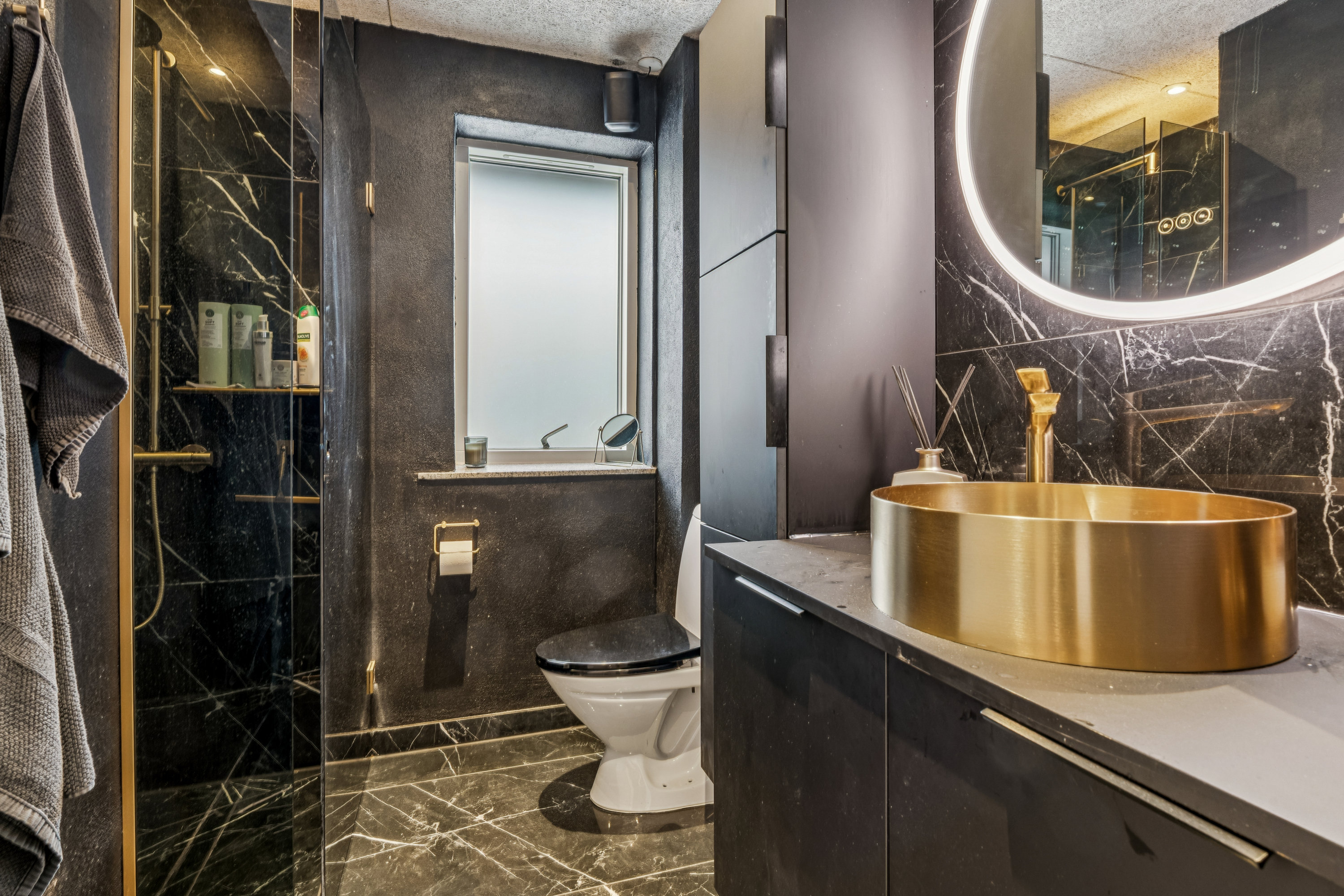 Fremhævet badeværelse billede i fuldskærmstilstand. Billede af Urbakken 9, Gug, 9210 Aalborg SØ