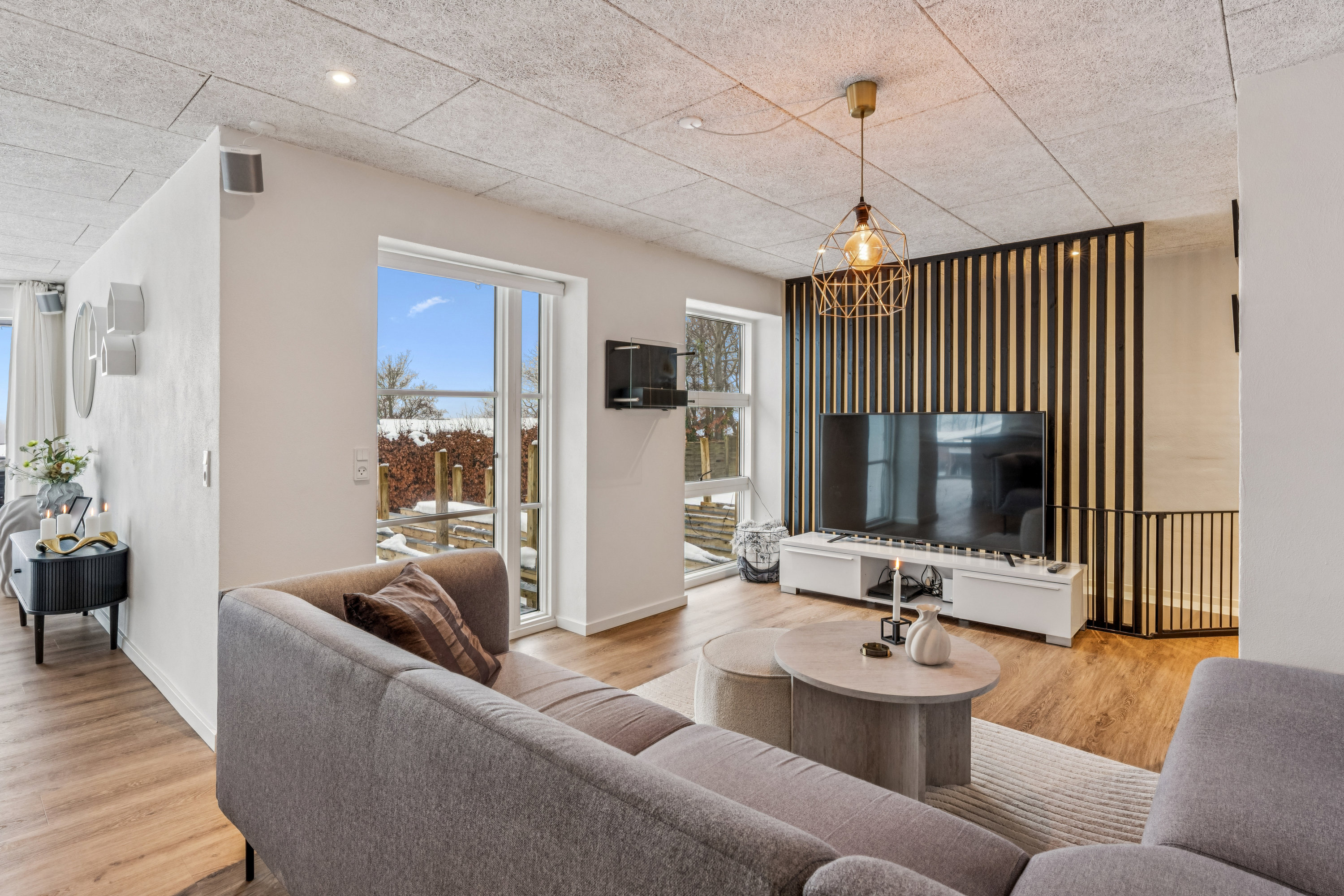 Fremhævet stue billede i fuldskærmstilstand. Billede af Urbakken 9, Gug, 9210 Aalborg SØ