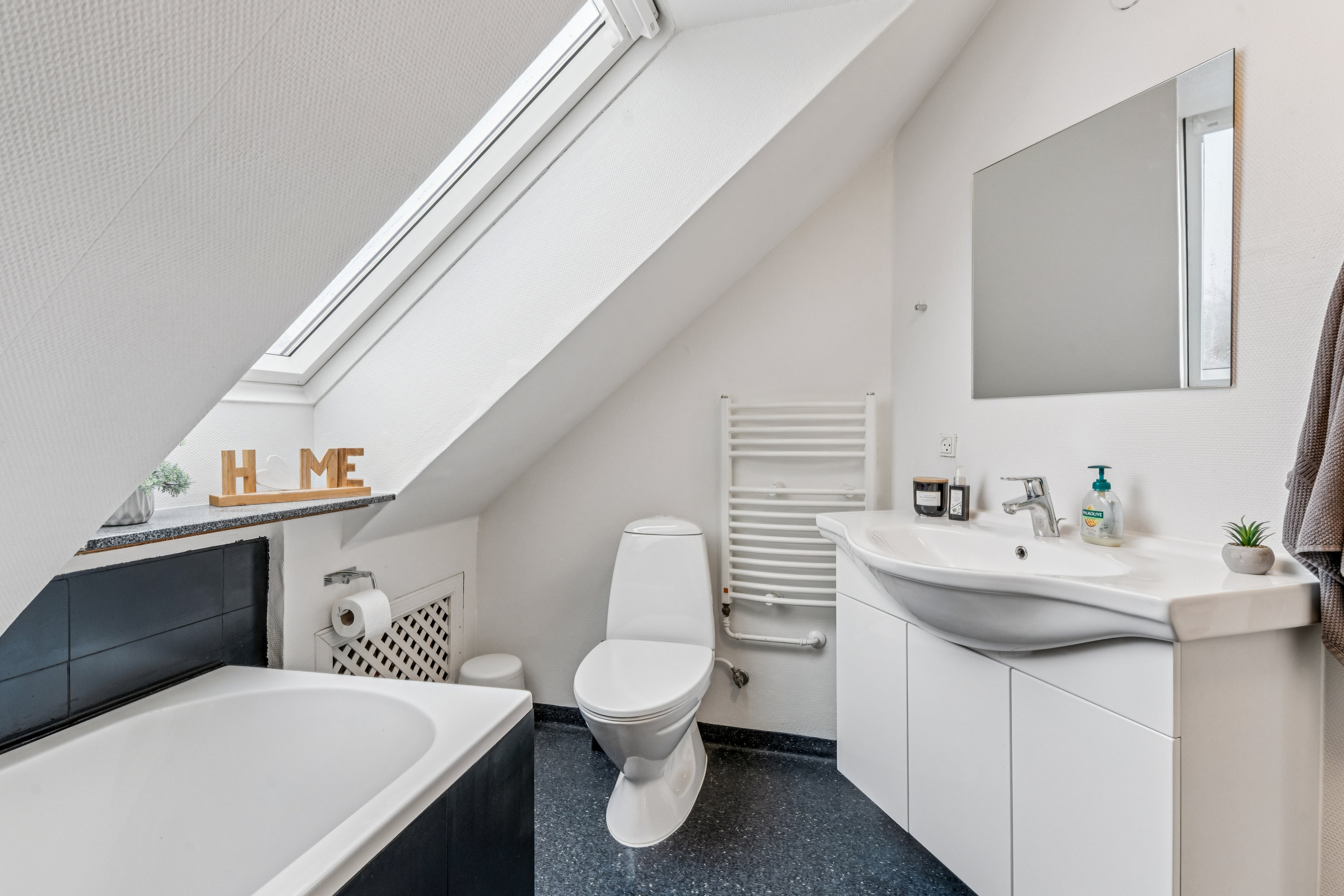 Fremhævet badeværelse billede i fuldskærmstilstand. Billede af Urbakken 9, Gug, 9210 Aalborg SØ