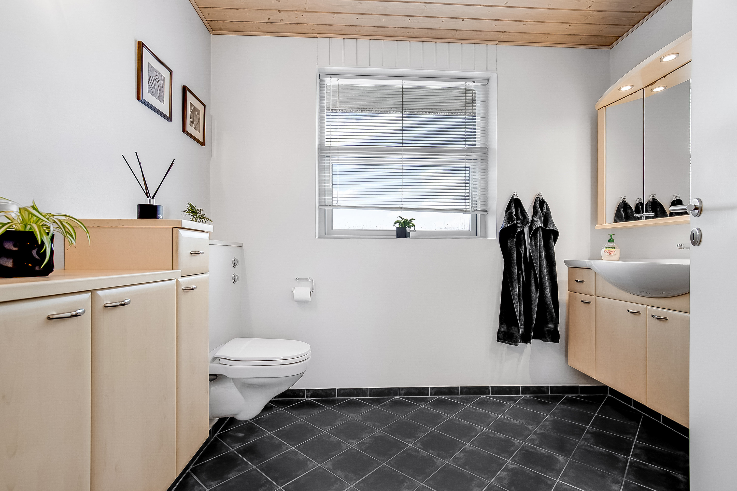 Fremhævet badeværelse billede i fuldskærmstilstand. Billede af Bredager 49, Bredballe, 7120 Vejle Øst