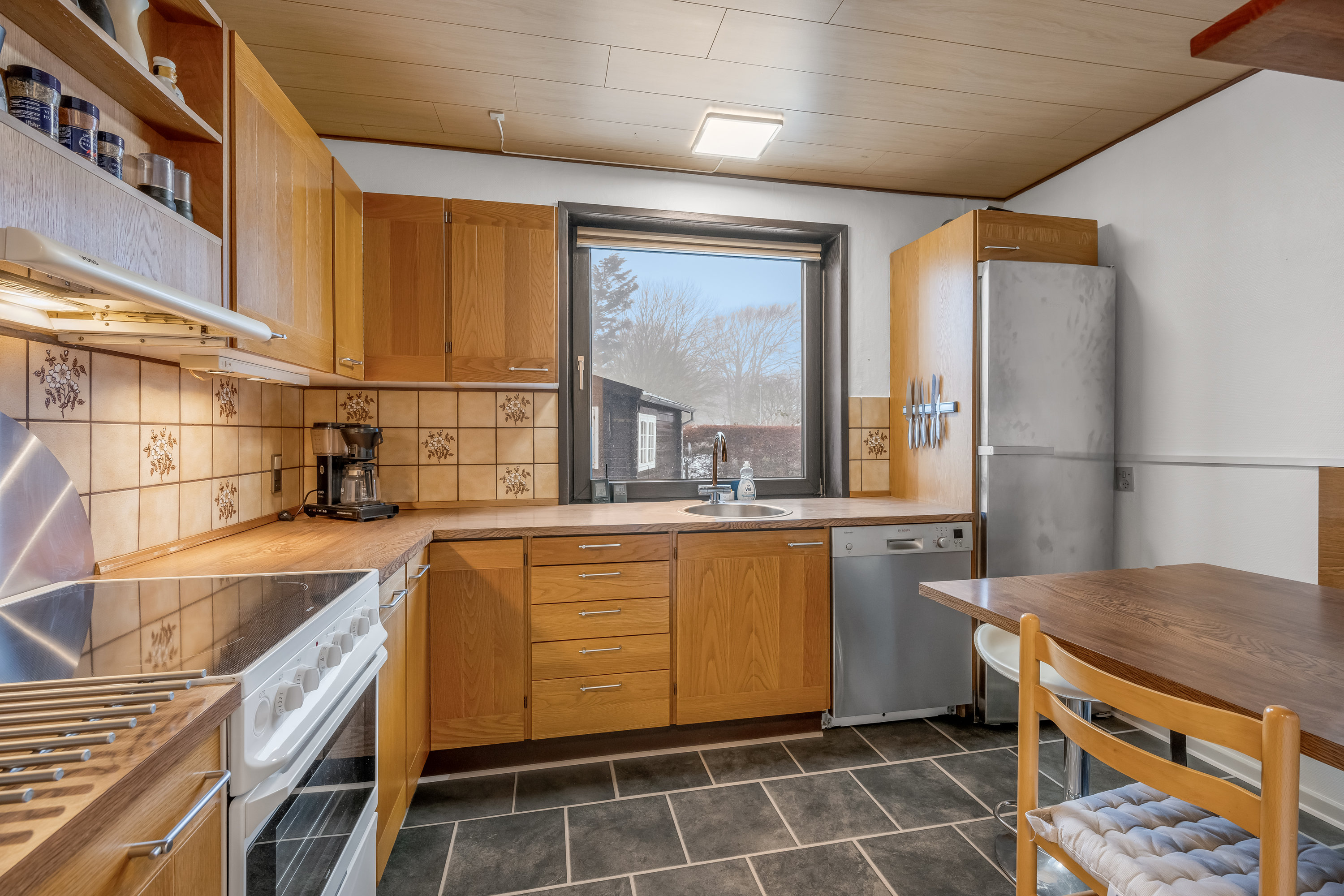 Fremhævet køkken billede i fuldskærmstilstand. Billede af Anemonevej 12, 6950 Ringkøbing