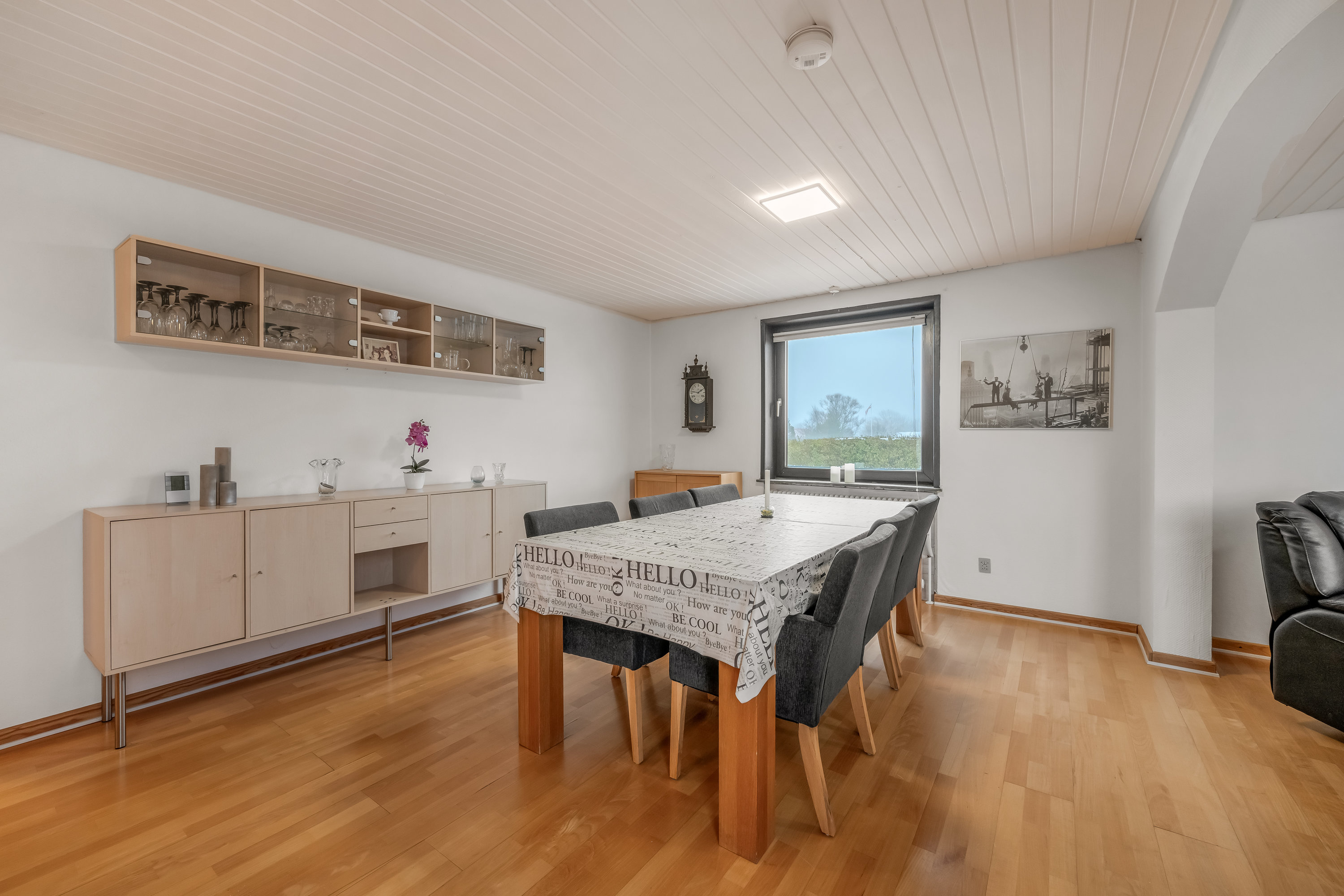 Fremhævet stue billede i fuldskærmstilstand. Billede af Anemonevej 12, 6950 Ringkøbing