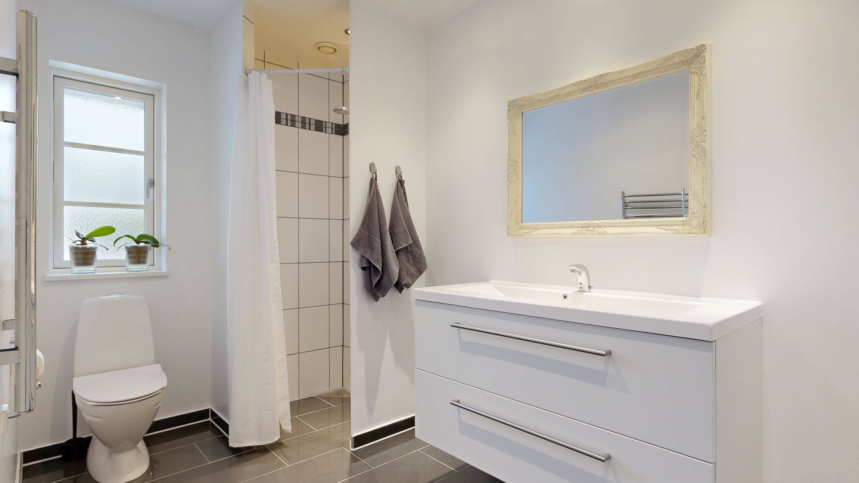 Fremhævet badeværelse billede i fuldskærmstilstand. Billede af Fuglsangvej 3, Vinding, 8654 Bryrup