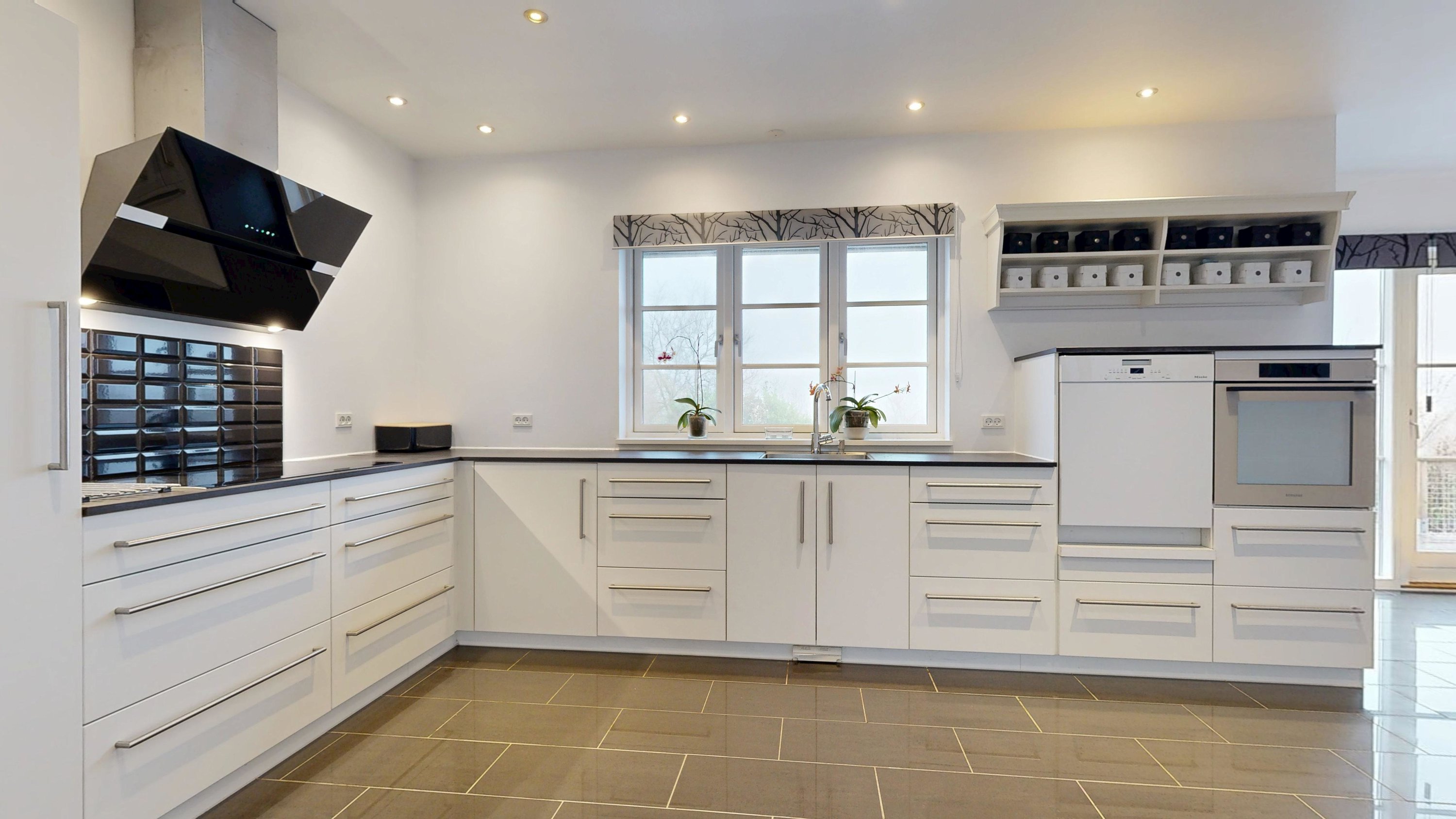 Fremhævet køkken billede i fuldskærmstilstand. Billede af Fuglsangvej 3, Vinding, 8654 Bryrup