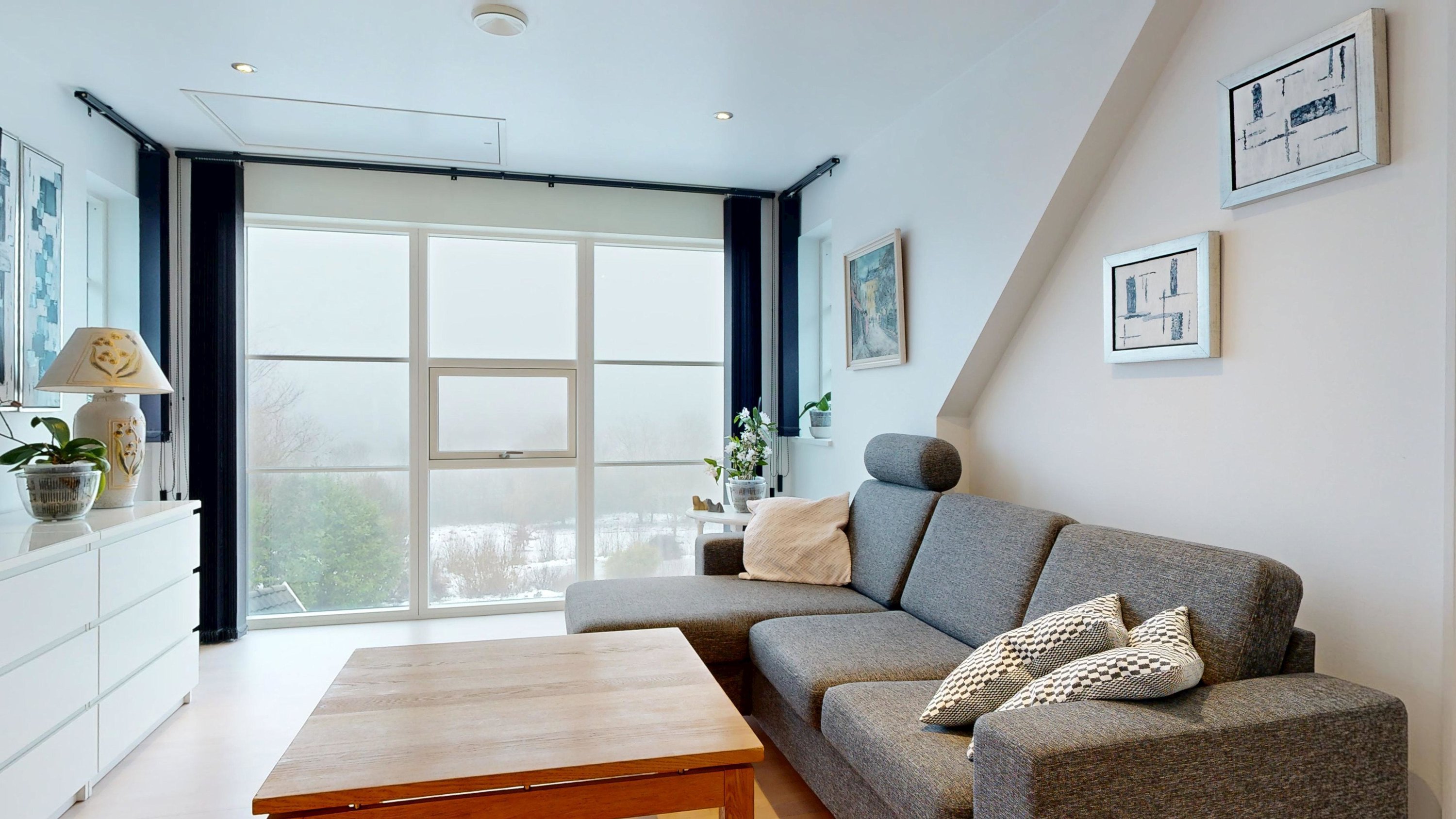 Fremhævet stue billede i fuldskærmstilstand. Billede af Fuglsangvej 3, Vinding, 8654 Bryrup