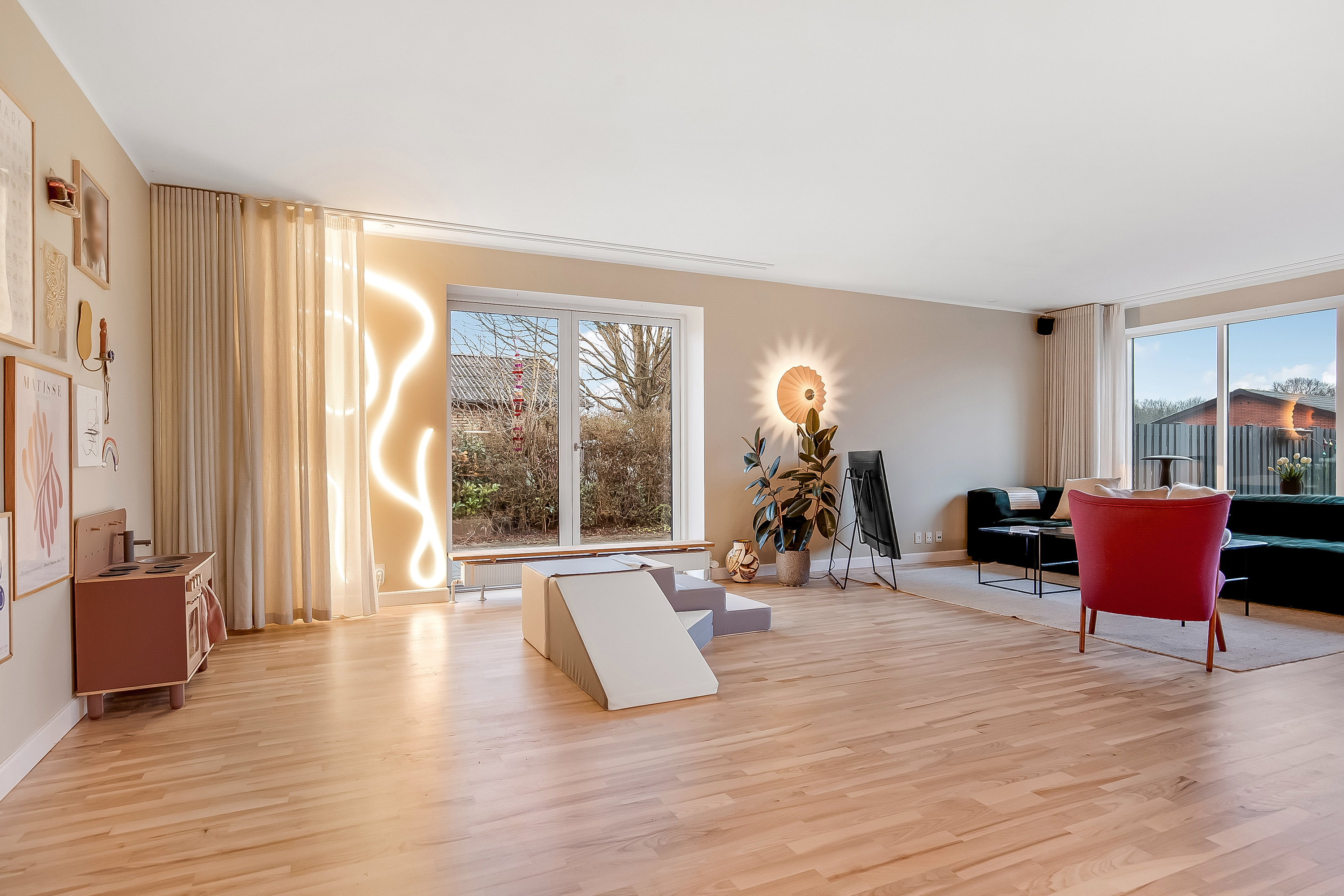 Fremhævet stue billede i fuldskærmstilstand. Billede af Violvej 36, Søndermarken, 7100 Vejle