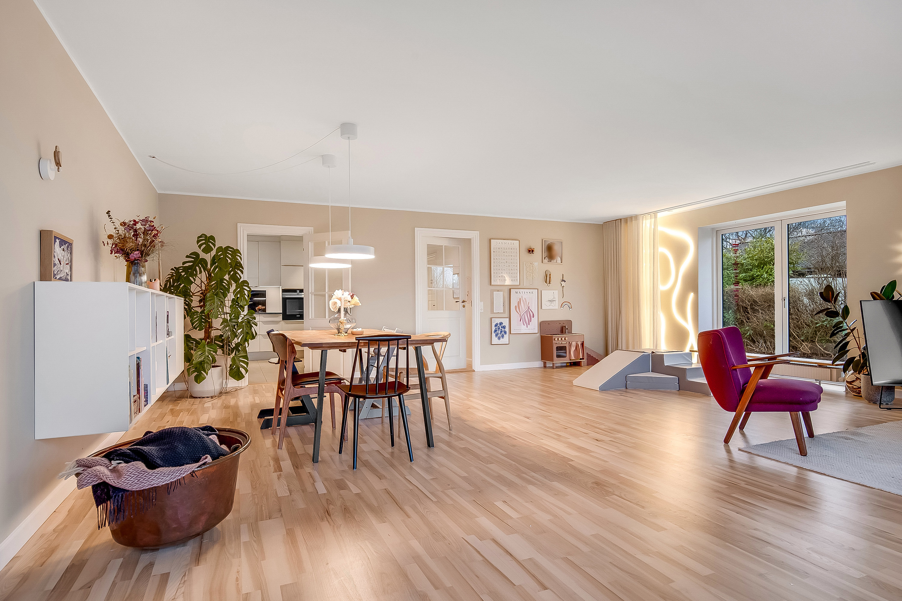 Fremhævet stue billede i fuldskærmstilstand. Billede af Violvej 36, Søndermarken, 7100 Vejle