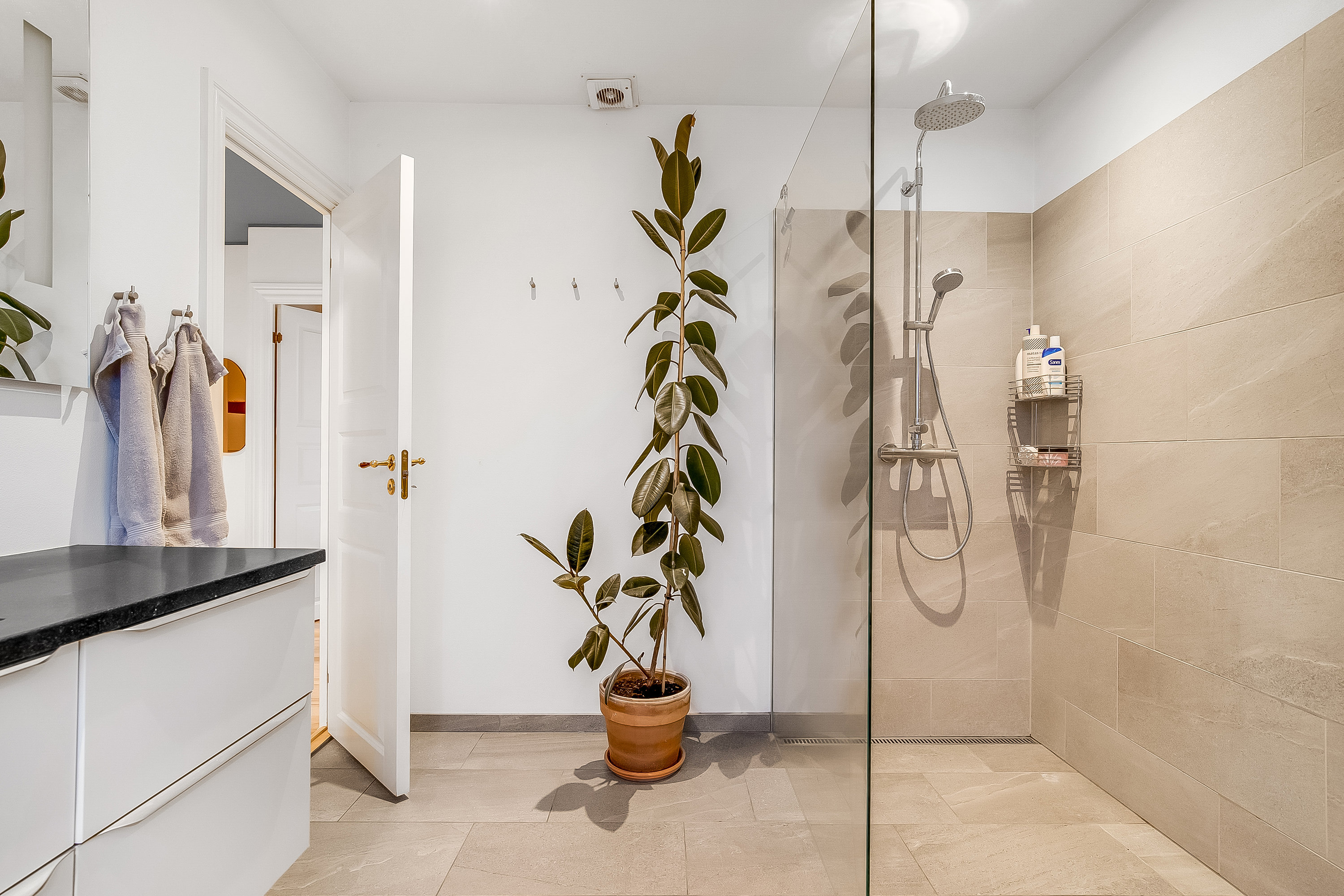 Fremhævet badeværelse billede i fuldskærmstilstand. Billede af Violvej 36, Søndermarken, 7100 Vejle