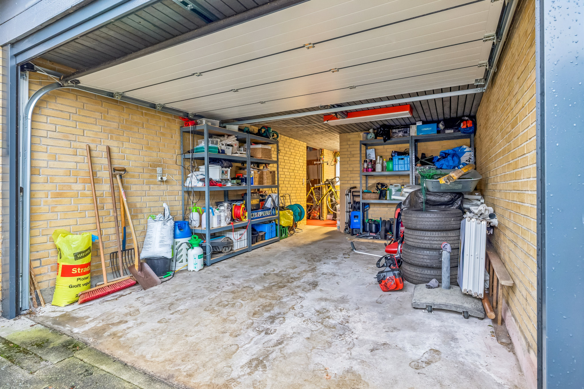 Fremhævet garage billede i fuldskærmstilstand. Billede af Gazellevej 7, 8960 Randers SØ