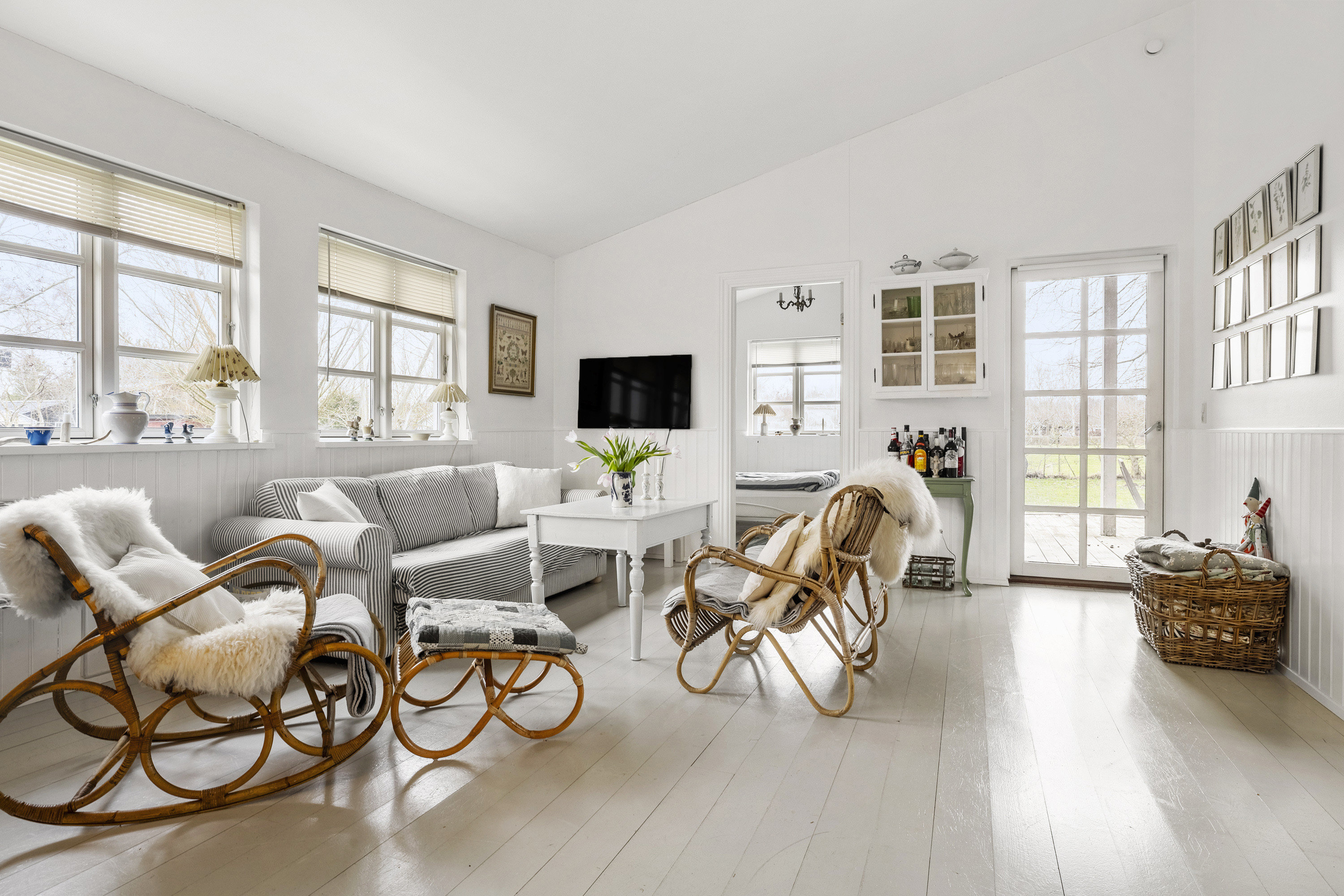 Fremhævet stue billede i fuldskærmstilstand. Billede af Gøgemarken 6, Frølunde Fed, 4220 Korsør