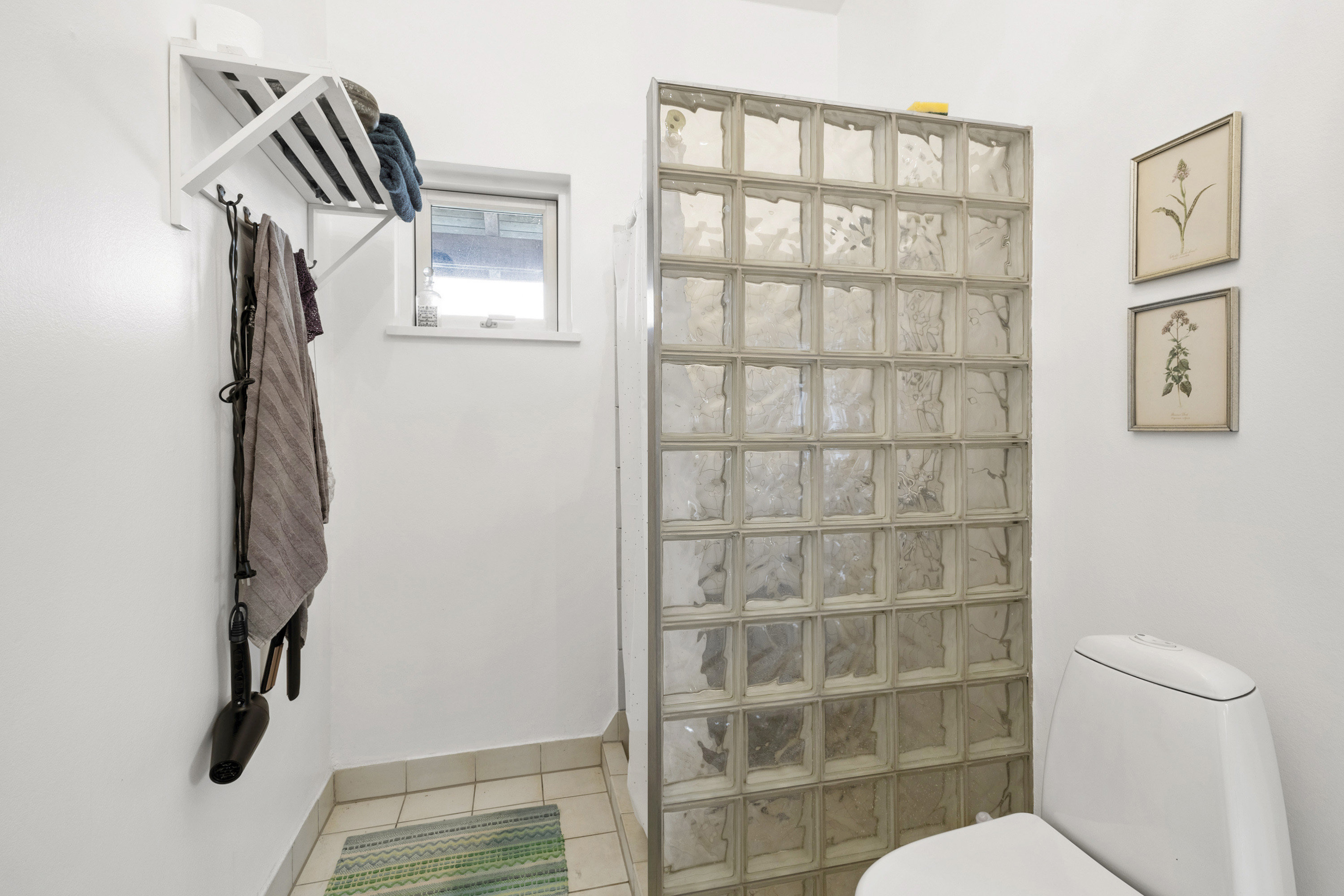 Fremhævet badeværelse billede i fuldskærmstilstand. Billede af Gøgemarken 6, Frølunde Fed, 4220 Korsør