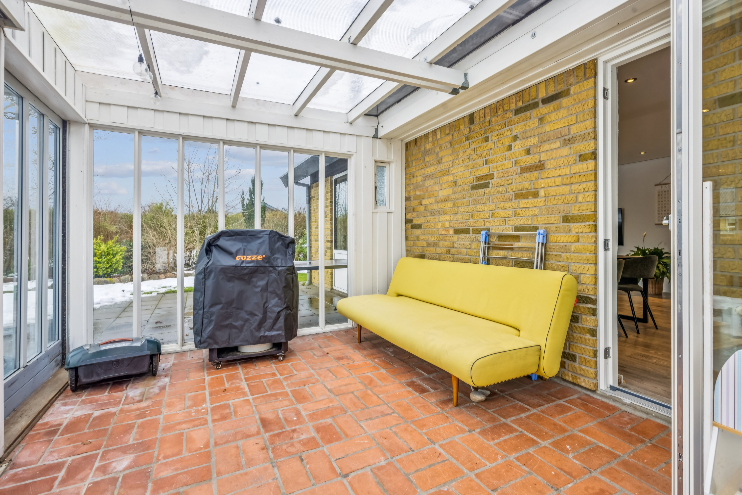 Fremhævet udestue billede i fuldskærmstilstand. Billede af Søndermarken 6, 9320 Hjallerup