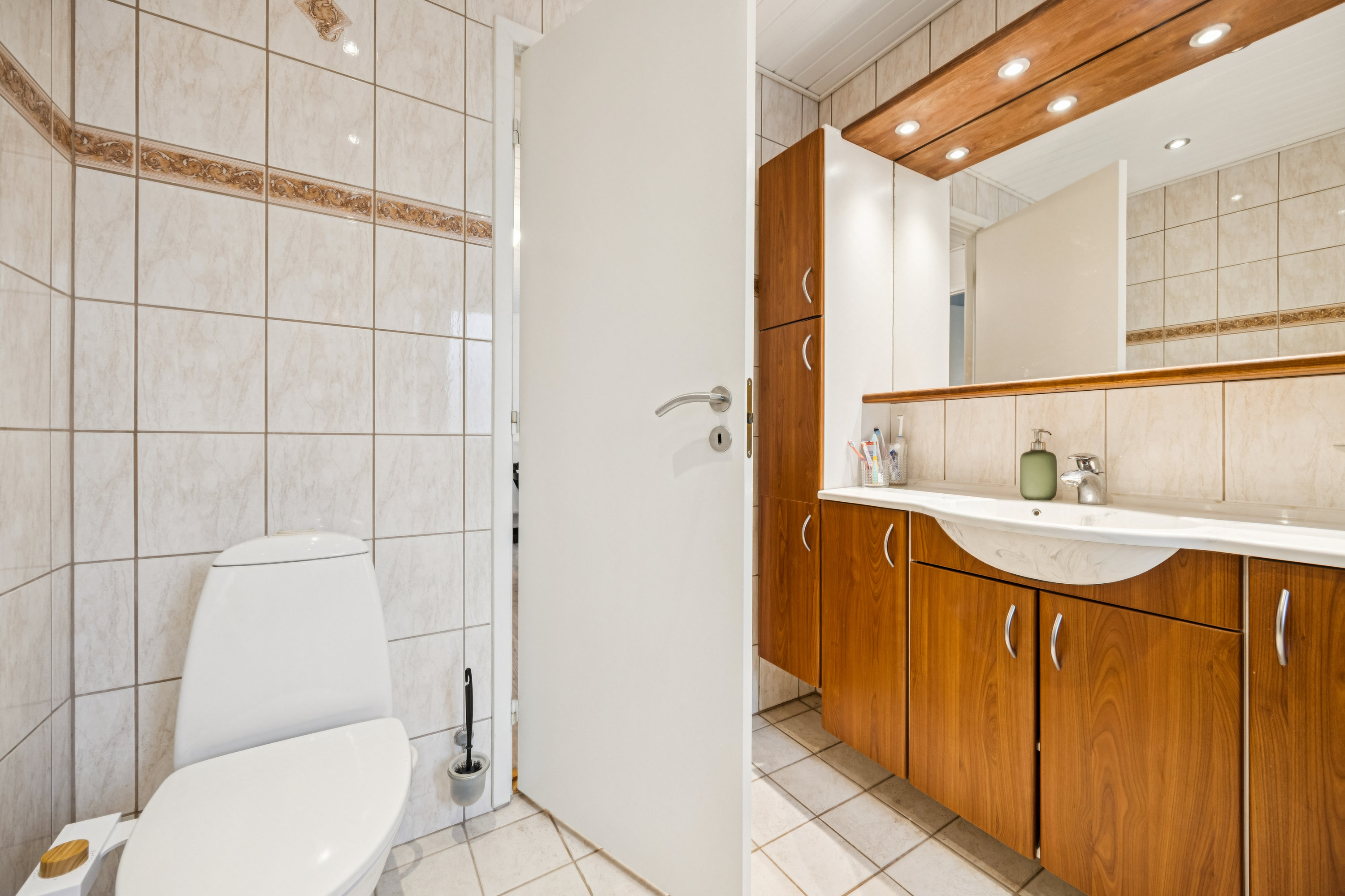 Fremhævet badeværelse billede i fuldskærmstilstand. Billede af Søndermarken 6, 9320 Hjallerup