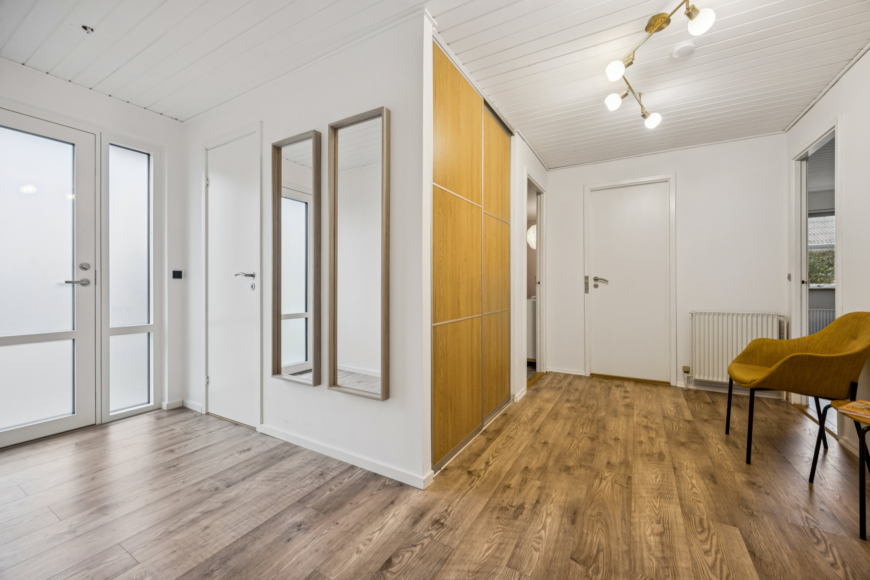 Fremhævet stue billede i fuldskærmstilstand. Billede af Søndermarken 6, 9320 Hjallerup