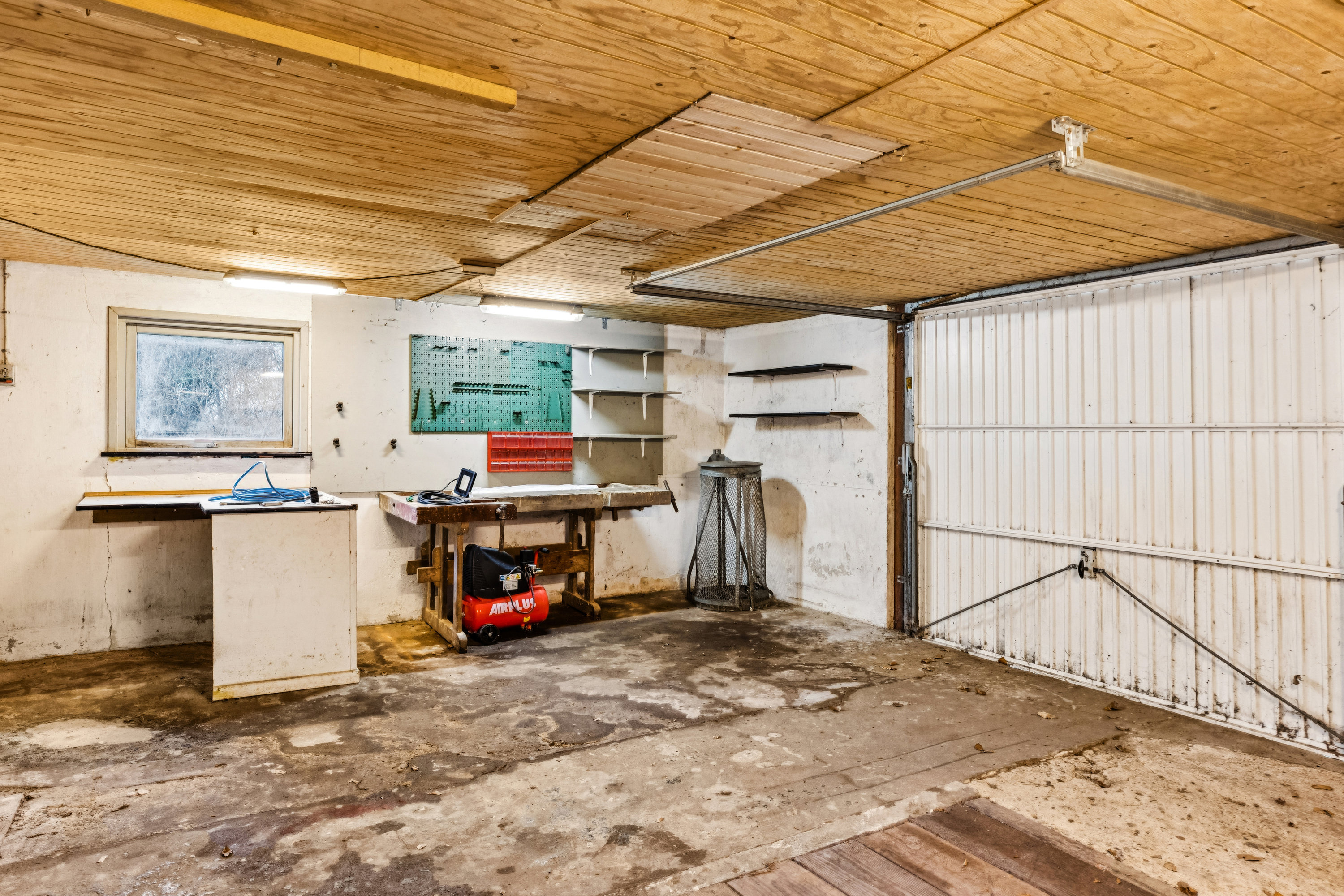 Fremhævet garage billede i fuldskærmstilstand. Billede af Petersholmvej 3, Jedsted Mark, 6760 Ribe