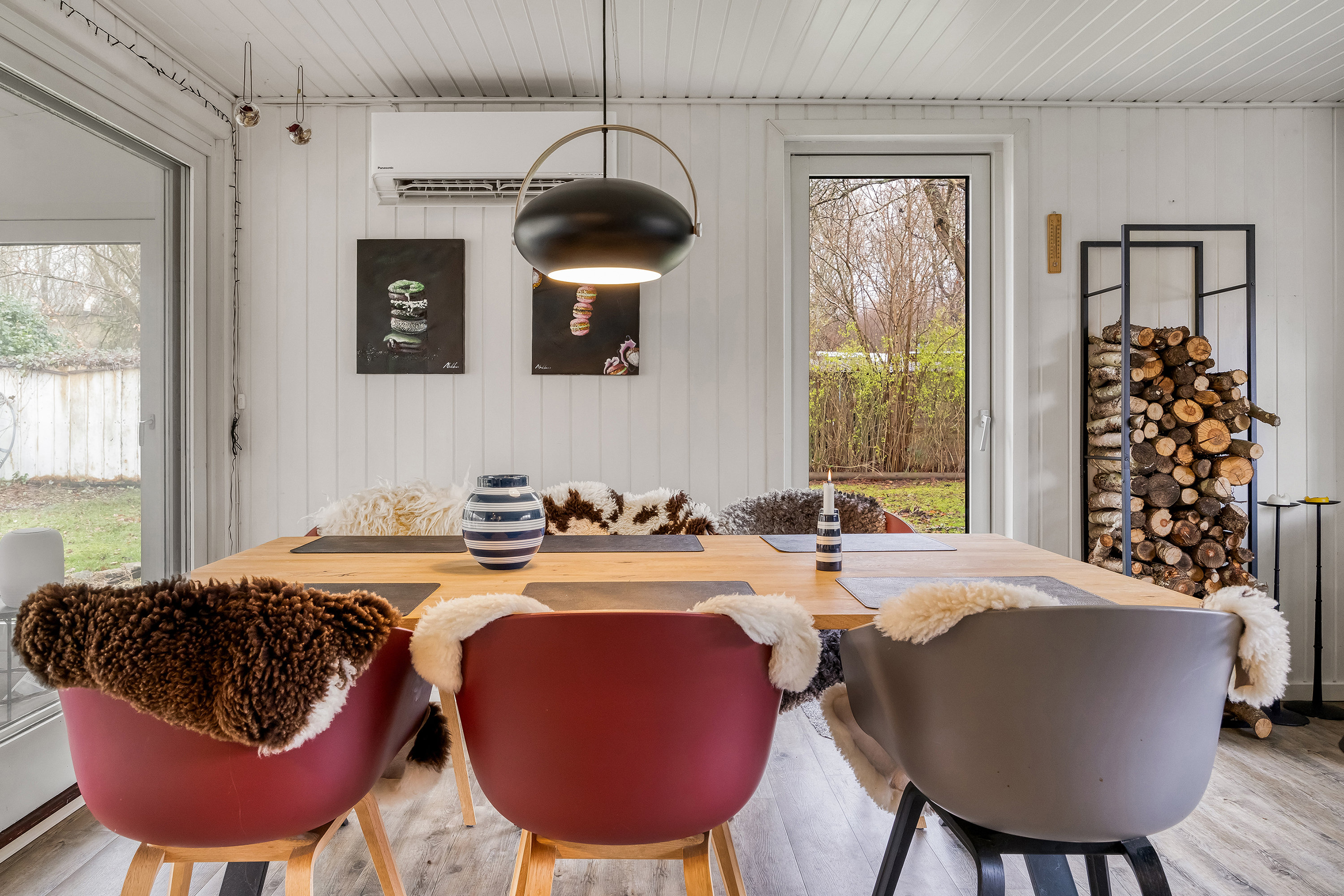 Fremhævet stue billede i fuldskærmstilstand. Billede af Mæremosevej 6, Kulhuse, 3630 Jægerspris