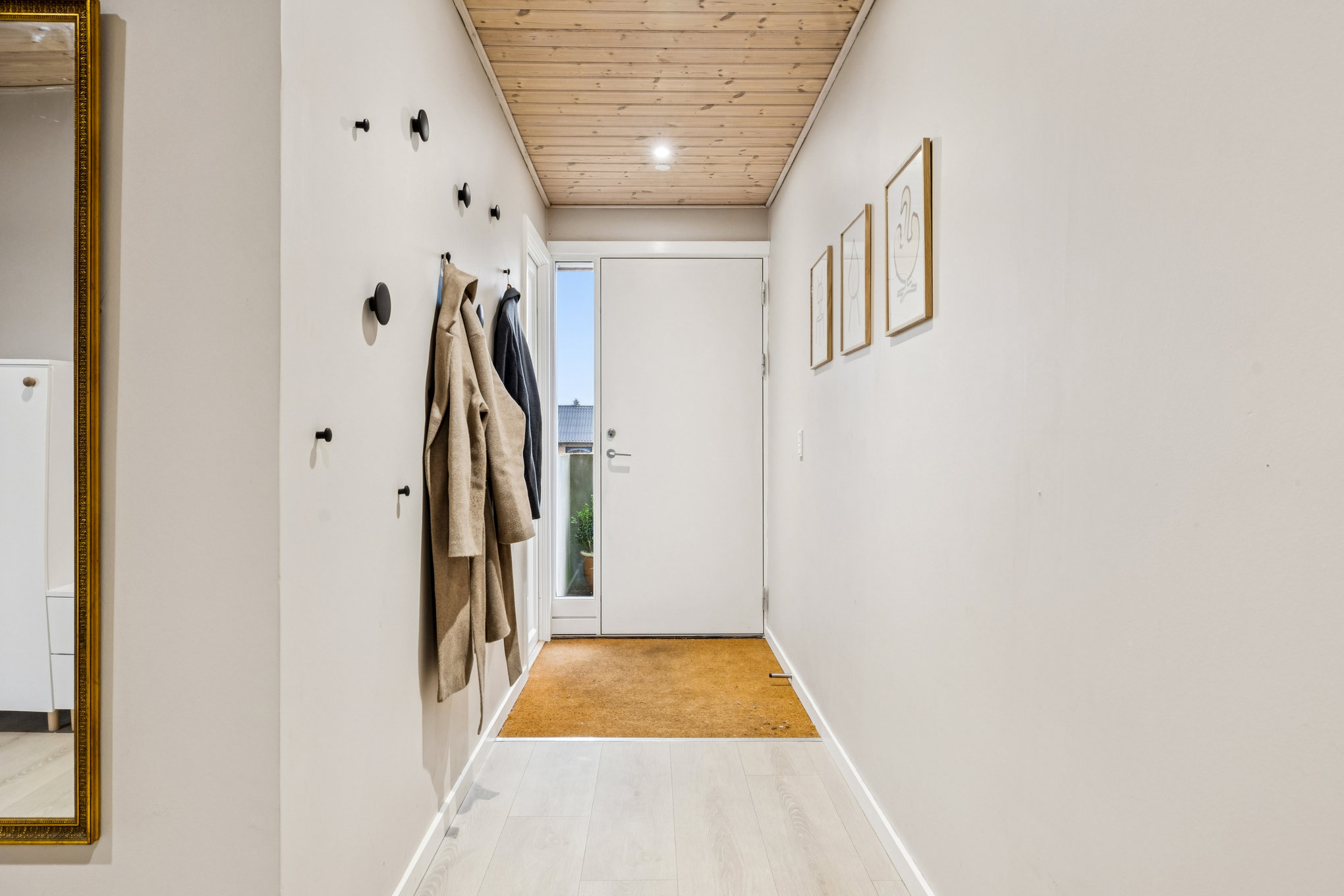 Fremhævet gang billede i fuldskærmstilstand. Billede af Godthåbsvej 14, 8960 Randers SØ