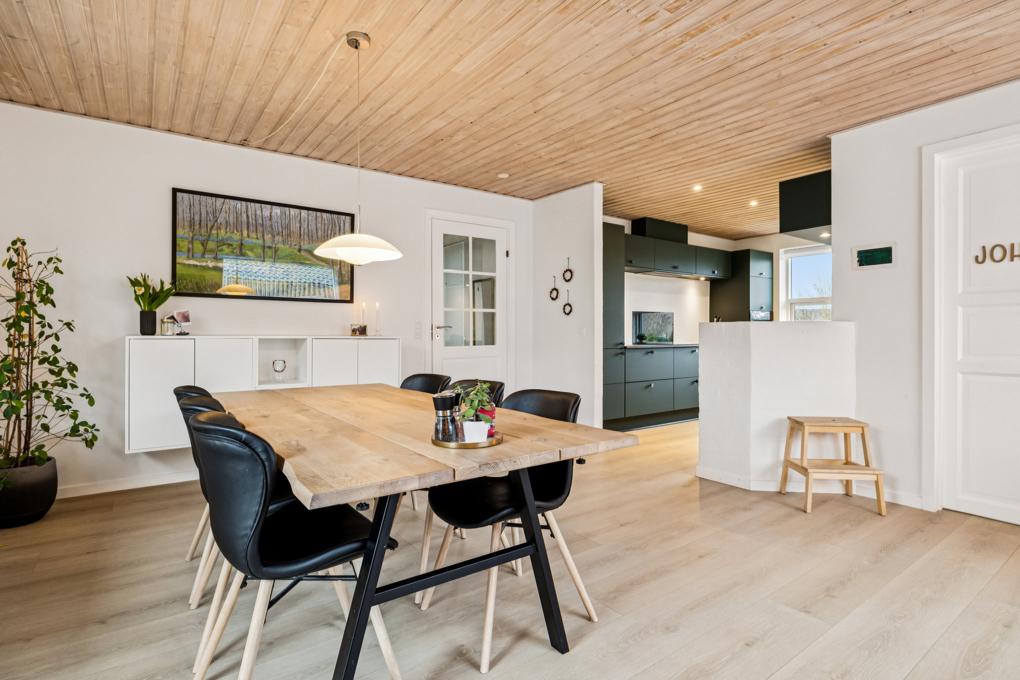 Fremhævet stue billede i fuldskærmstilstand. Billede af Godthåbsvej 14, 8960 Randers SØ