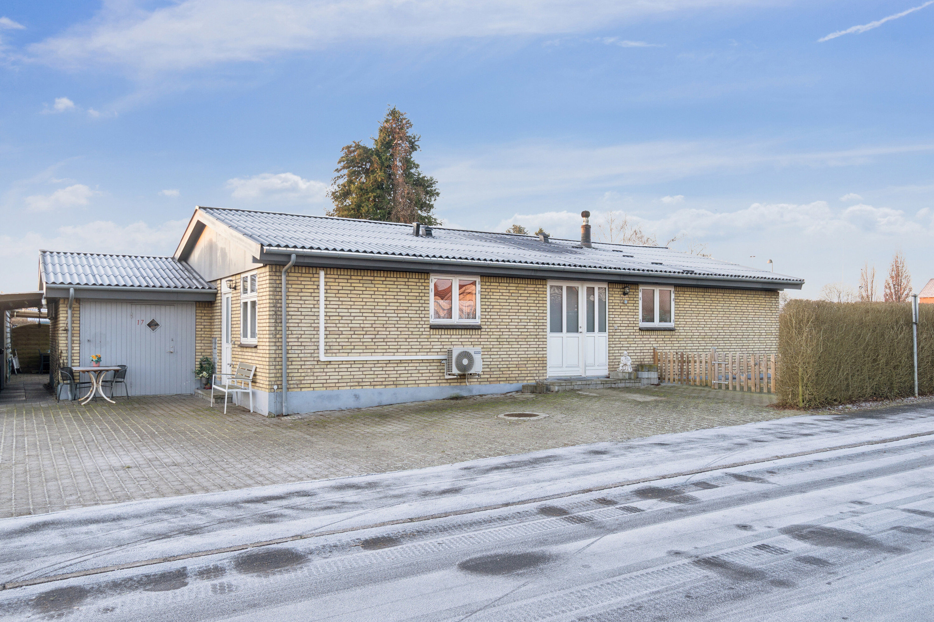 Villa: Set fra vejen på Flakkebjerg Birkevej 17, Flakkebjerg, 4200 Slagelse