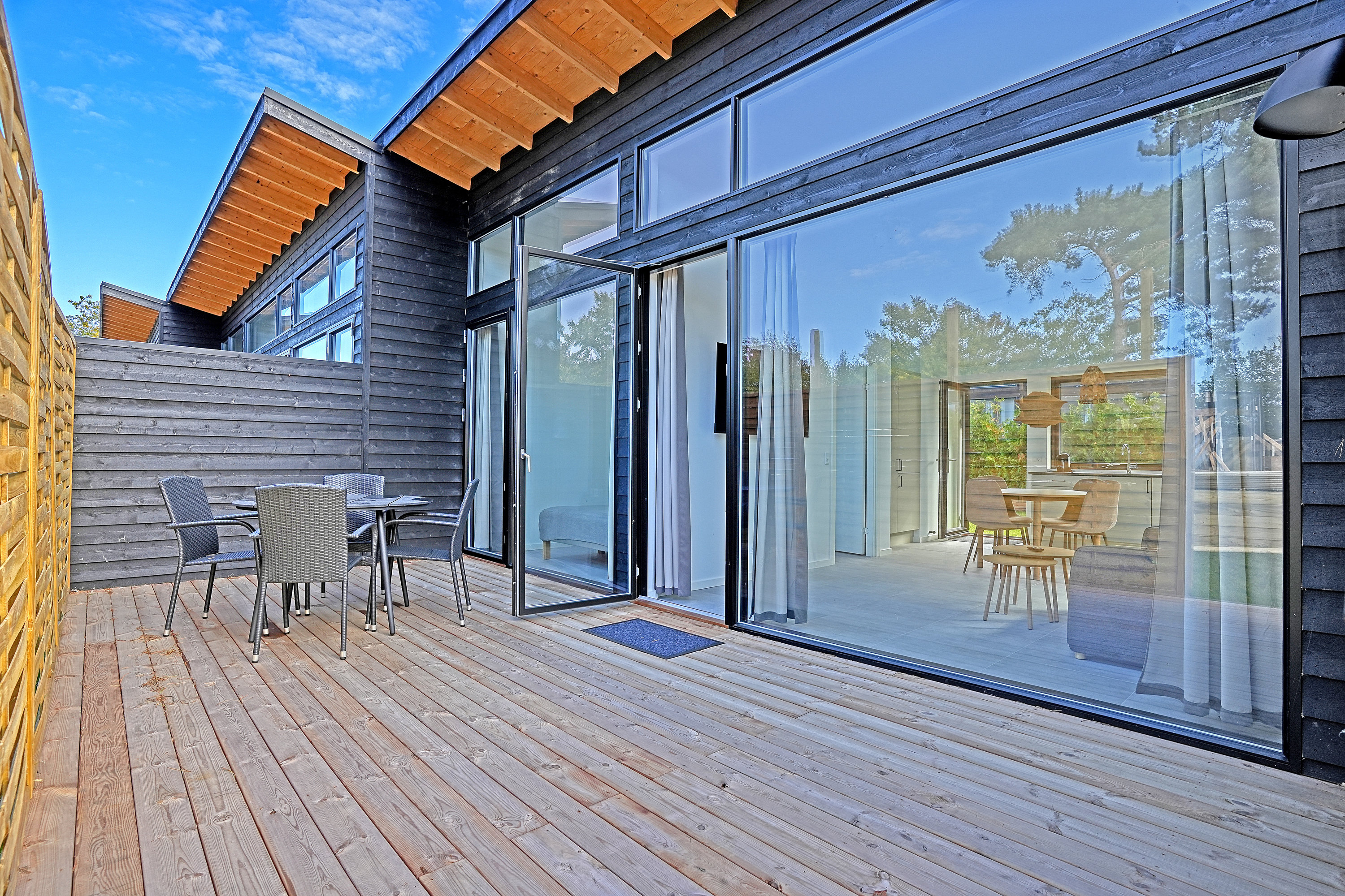 Fremhævet terrasse billede i fuldskærmstilstand. Billede af Feriebyen 26, 3250 Gilleleje