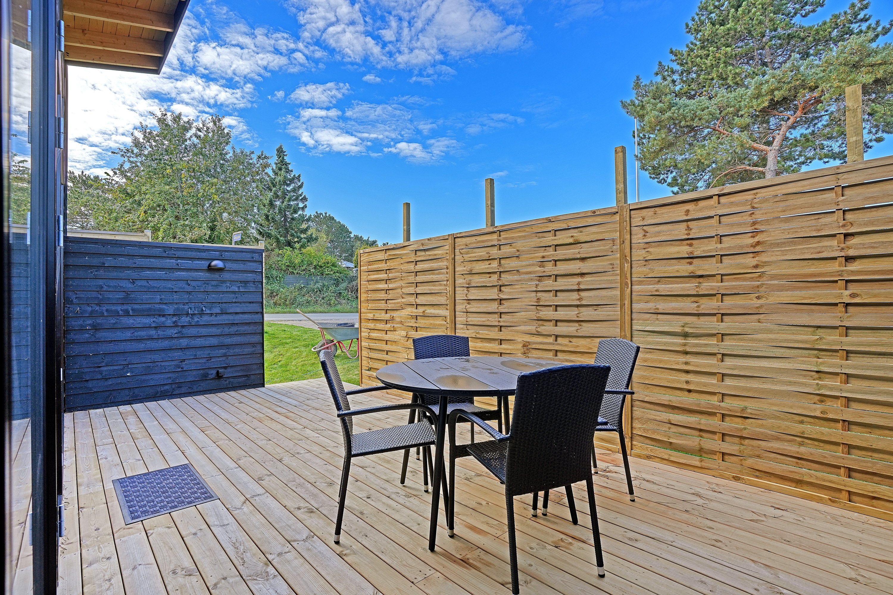 Fremhævet terrasse billede i fuldskærmstilstand. Billede af Feriebyen 26, 3250 Gilleleje