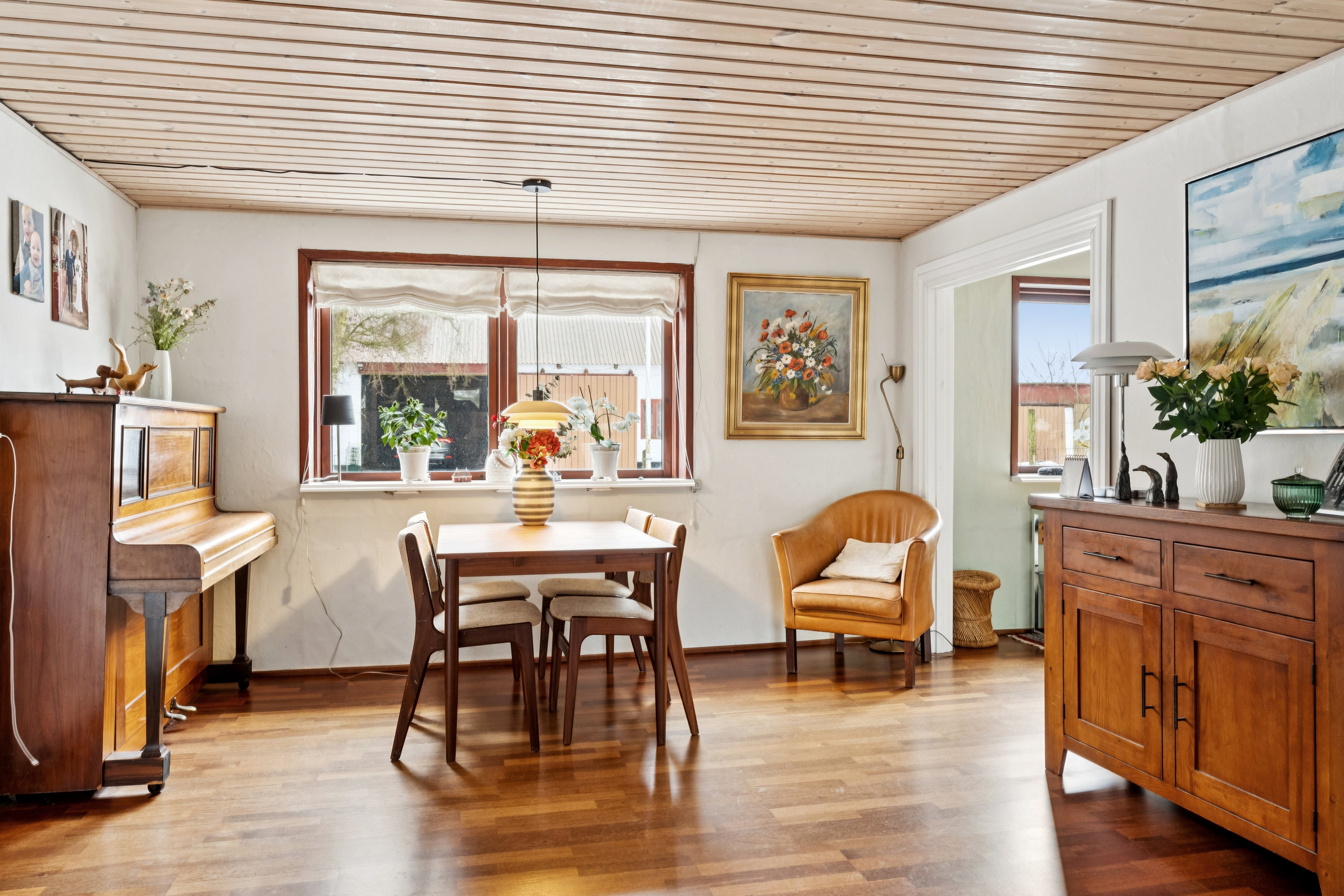 Fremhævet stue billede i fuldskærmstilstand. Billede af Nyrupvej 32, 9240 Nibe