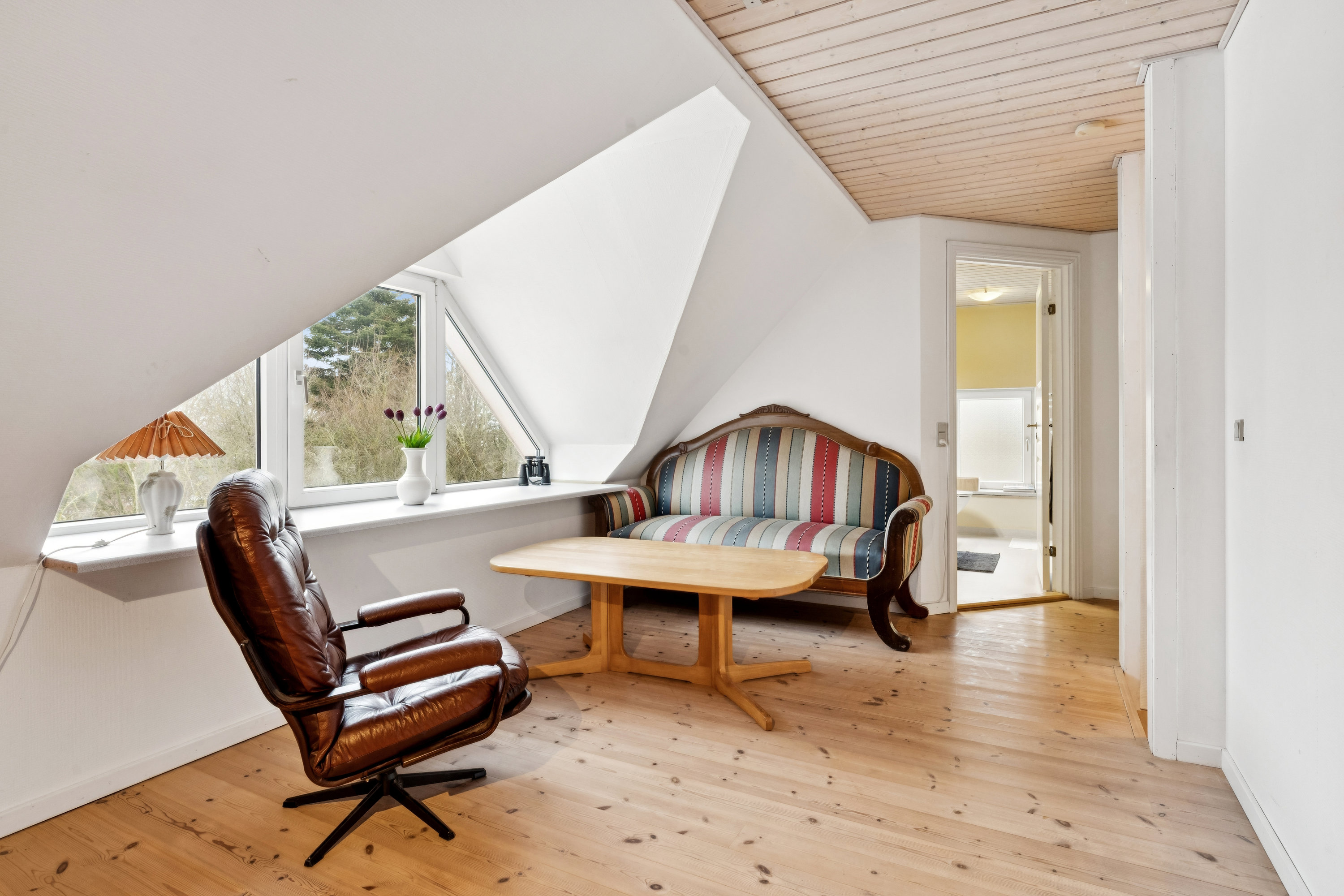 Fremhævet stue billede i fuldskærmstilstand. Billede af Nyrupvej 32, 9240 Nibe