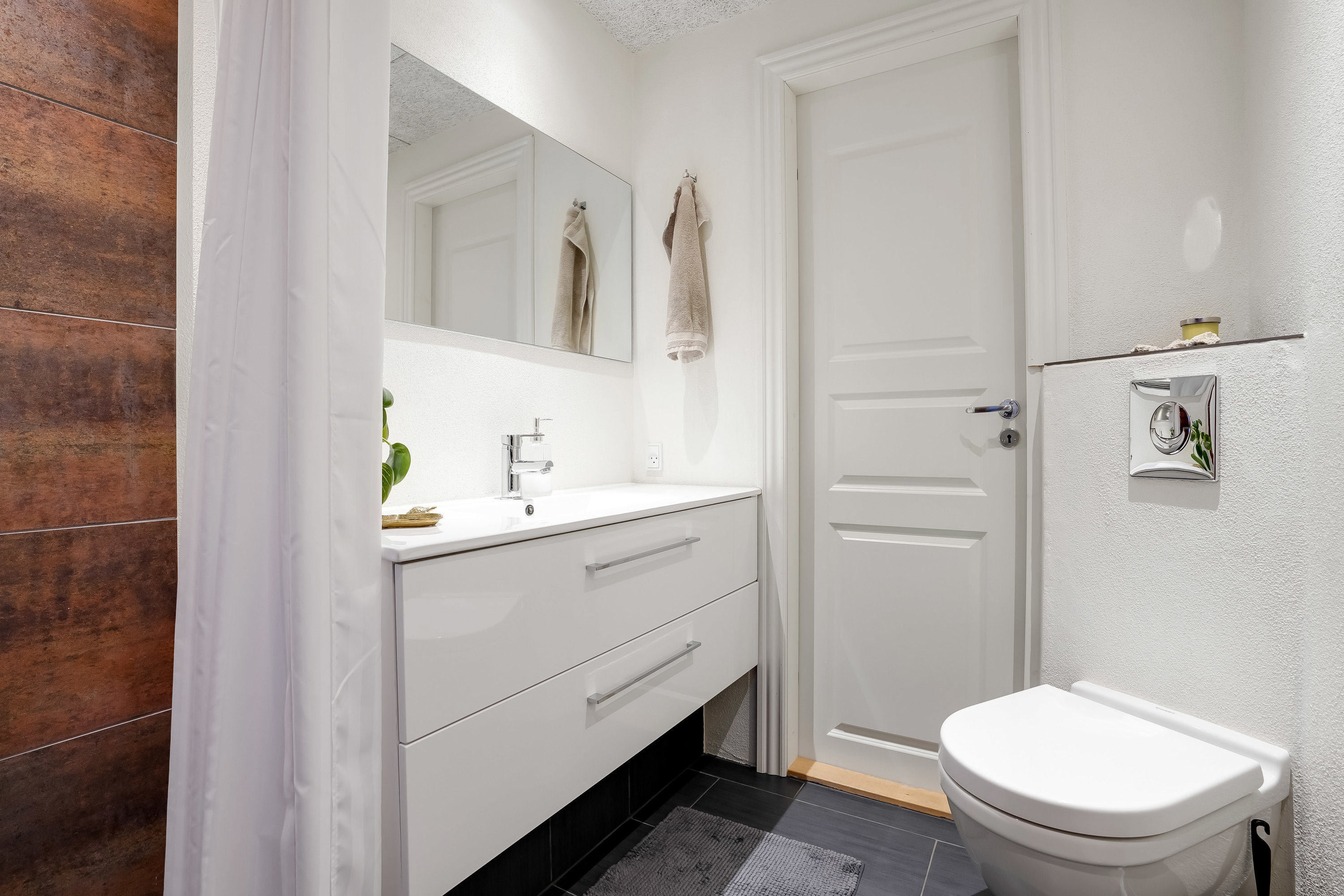 Fremhævet badeværelse billede i fuldskærmstilstand. Billede af Strandvejen 15, 6840 Oksbøl