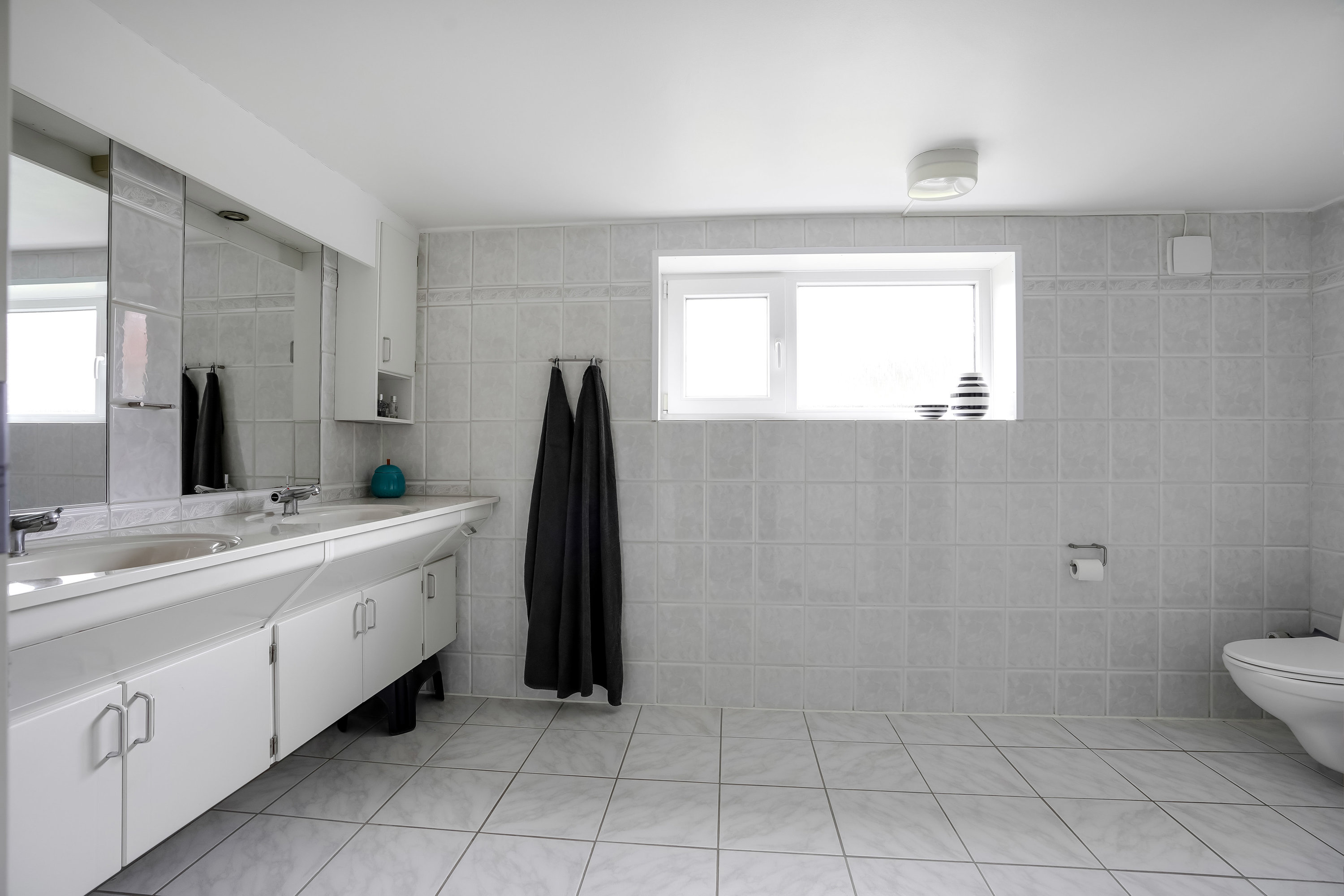 Fremhævet toilet billede i fuldskærmstilstand. Billede af Strandvejen 15, 6840 Oksbøl