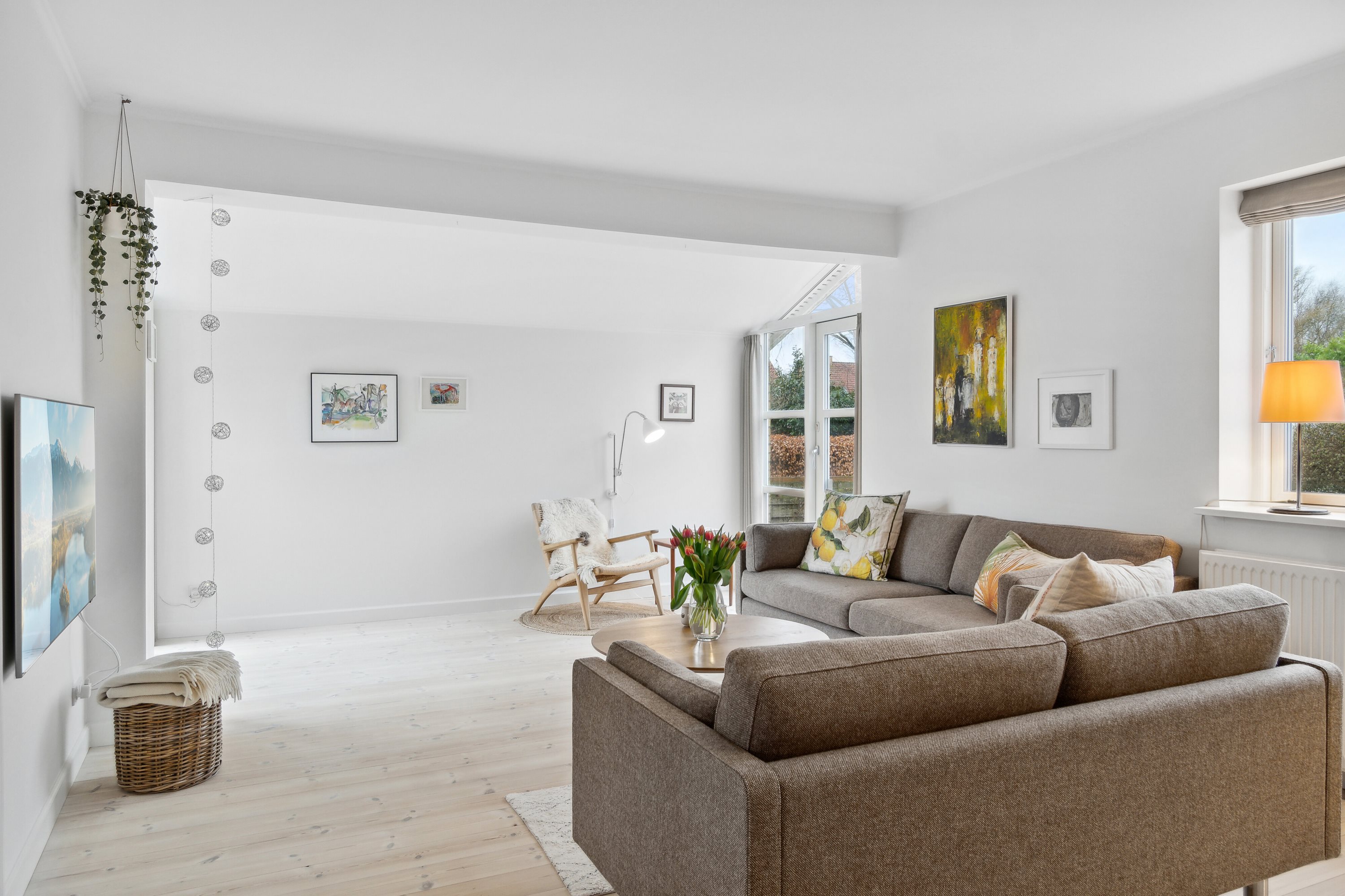 Fremhævet stue billede i fuldskærmstilstand. Billede af Dr Egedesvej 1, 4500 Nykøbing Sj