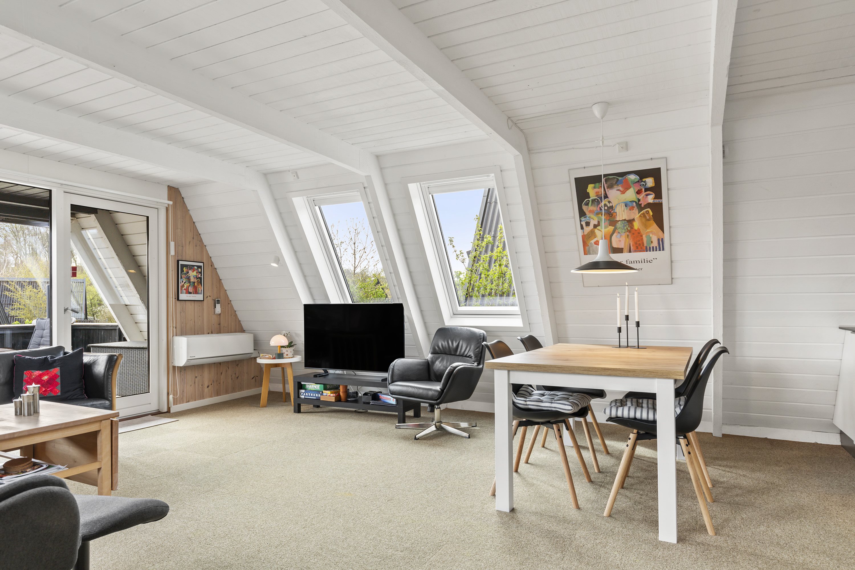 Fremhævet stue billede i fuldskærmstilstand. Billede af Golfsvinget 114, Gatten, 9640 Farsø