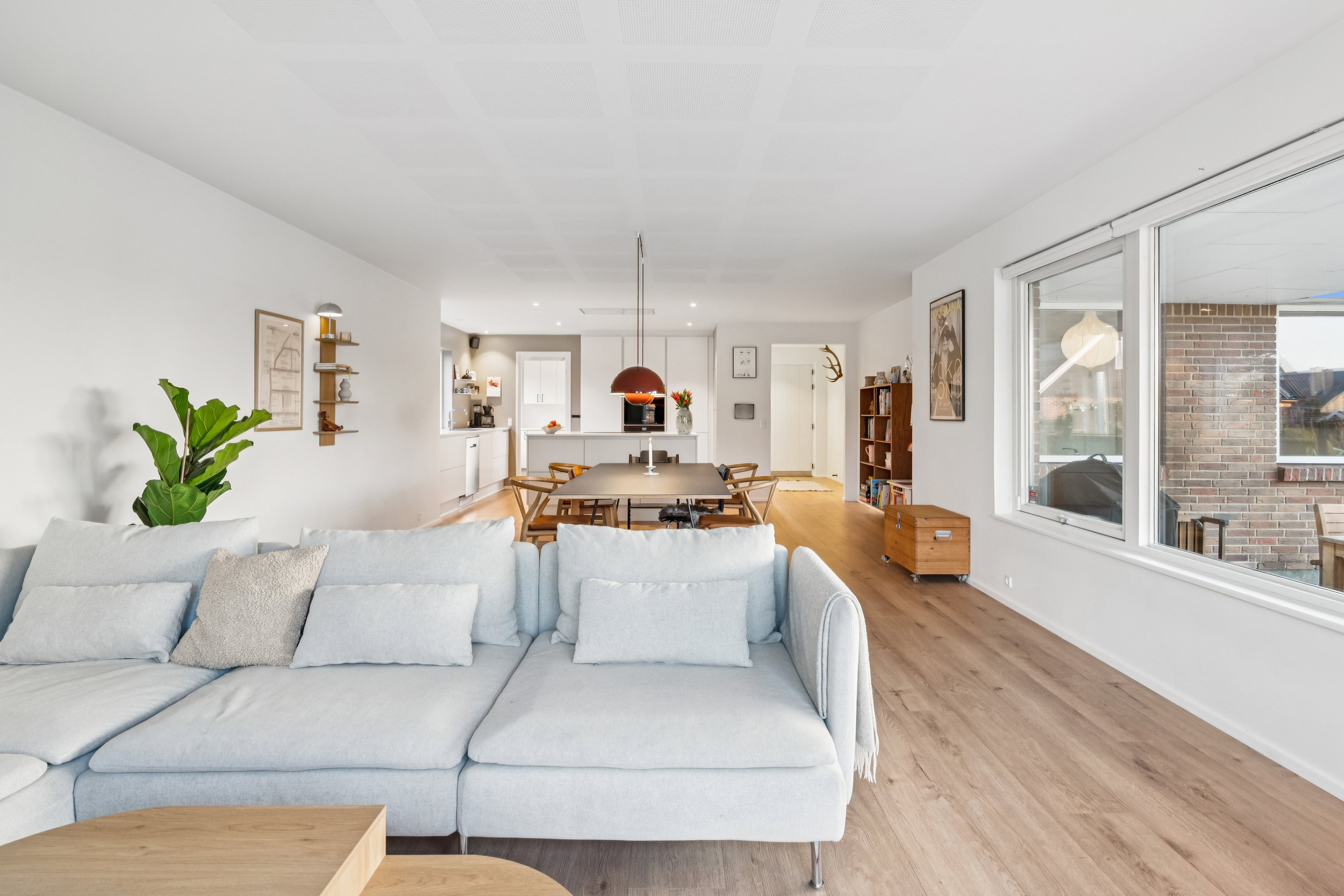 Fremhævet stue billede i fuldskærmstilstand. Billede af Lupinvej 6, 8382 Hinnerup