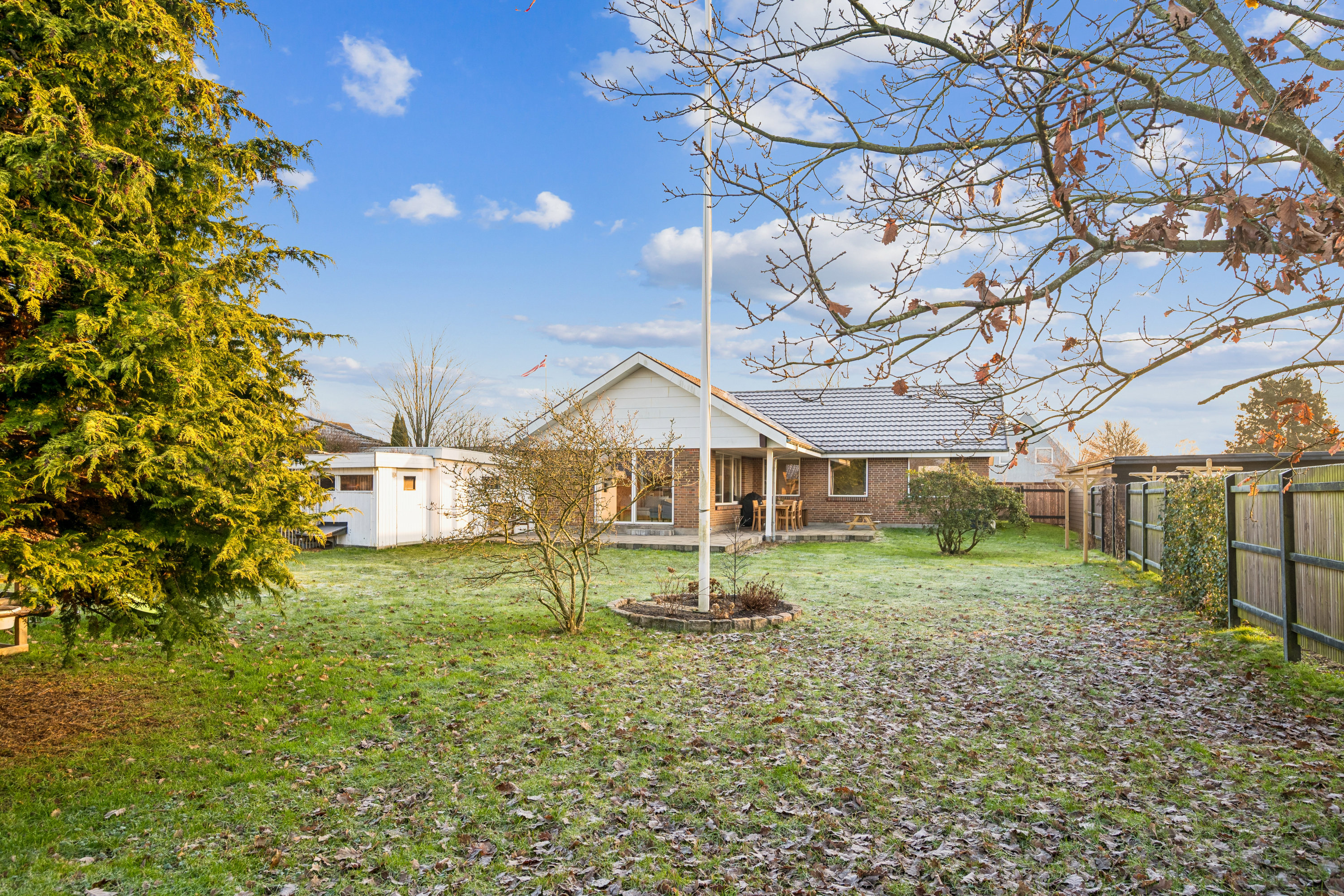 Fremhævet have billede i fuldskærmstilstand. Billede af Lupinvej 6, 8382 Hinnerup