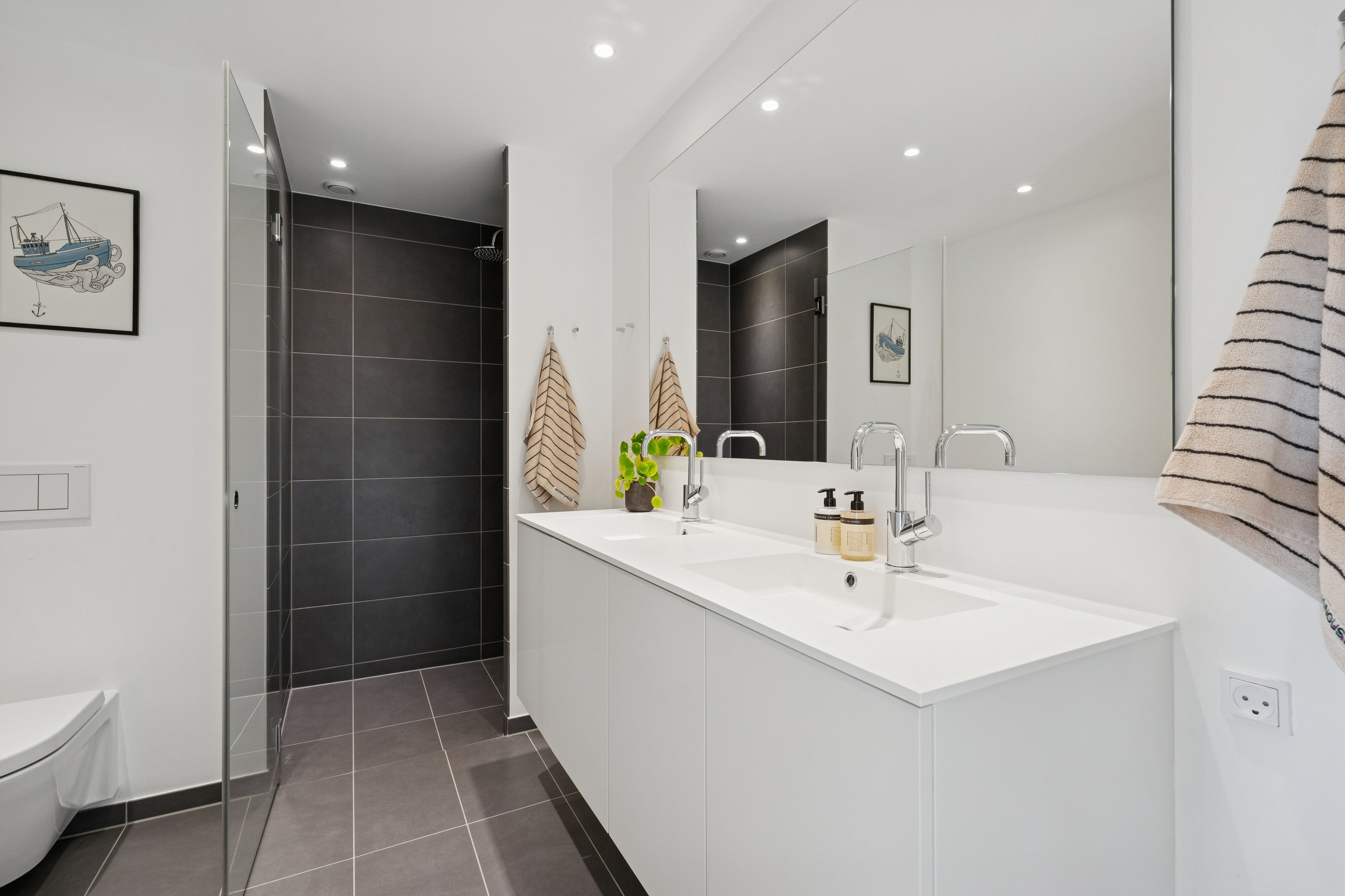 Fremhævet badeværelse billede i fuldskærmstilstand. Billede af Islands Brygge 38D, 6. th., 2300 København S